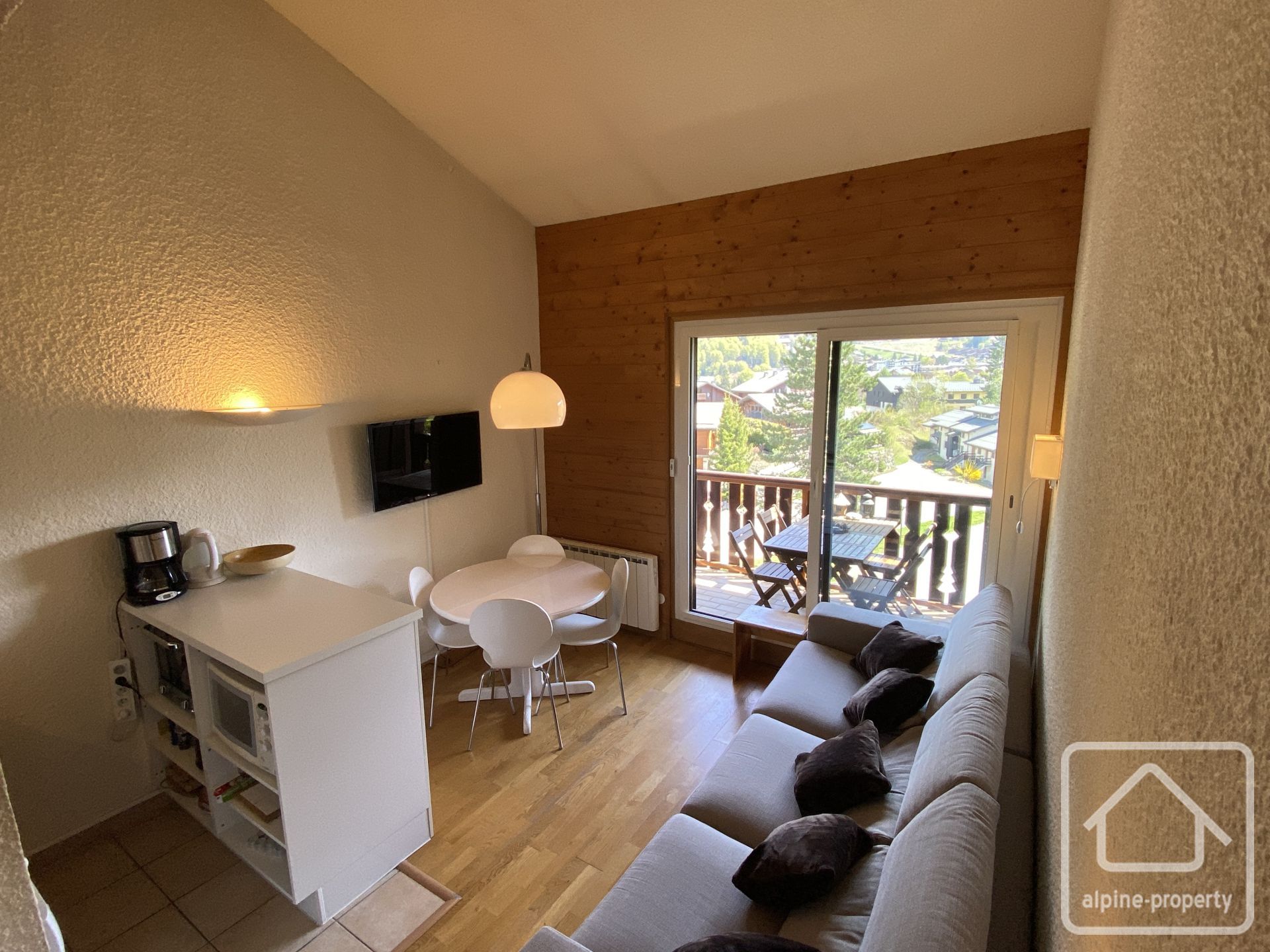 Duplex, 2 Bedrooms, 2 Bathrooms, 2 Toilets, With A View Of The Slopes. – CARLINELC