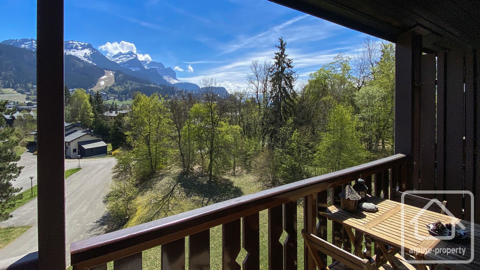 Duplex, 2 Bedrooms, 2 Bathrooms, 2 Toilets, With A View Of The Slopes. – CARLINELC