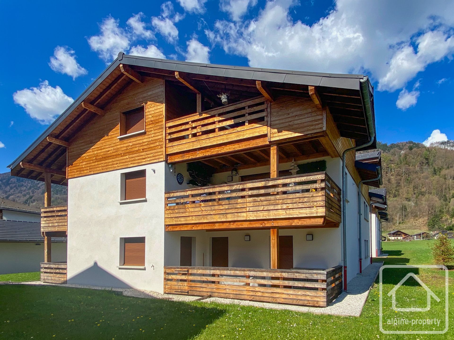 Spacious South Facing, One Bedroom Apartment With Great Terrace – LHOTTIS