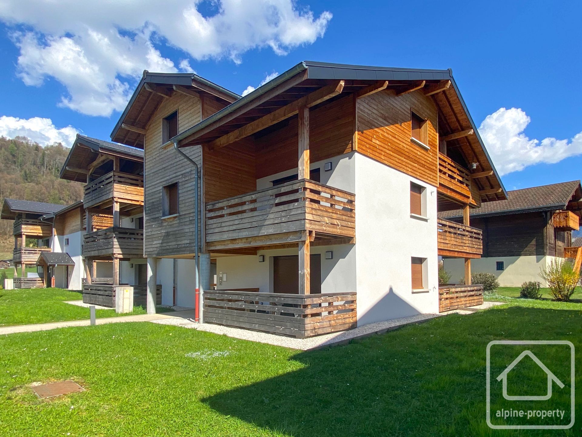 Spacious South Facing, One Bedroom Apartment With Great Terrace – LHOTTIS