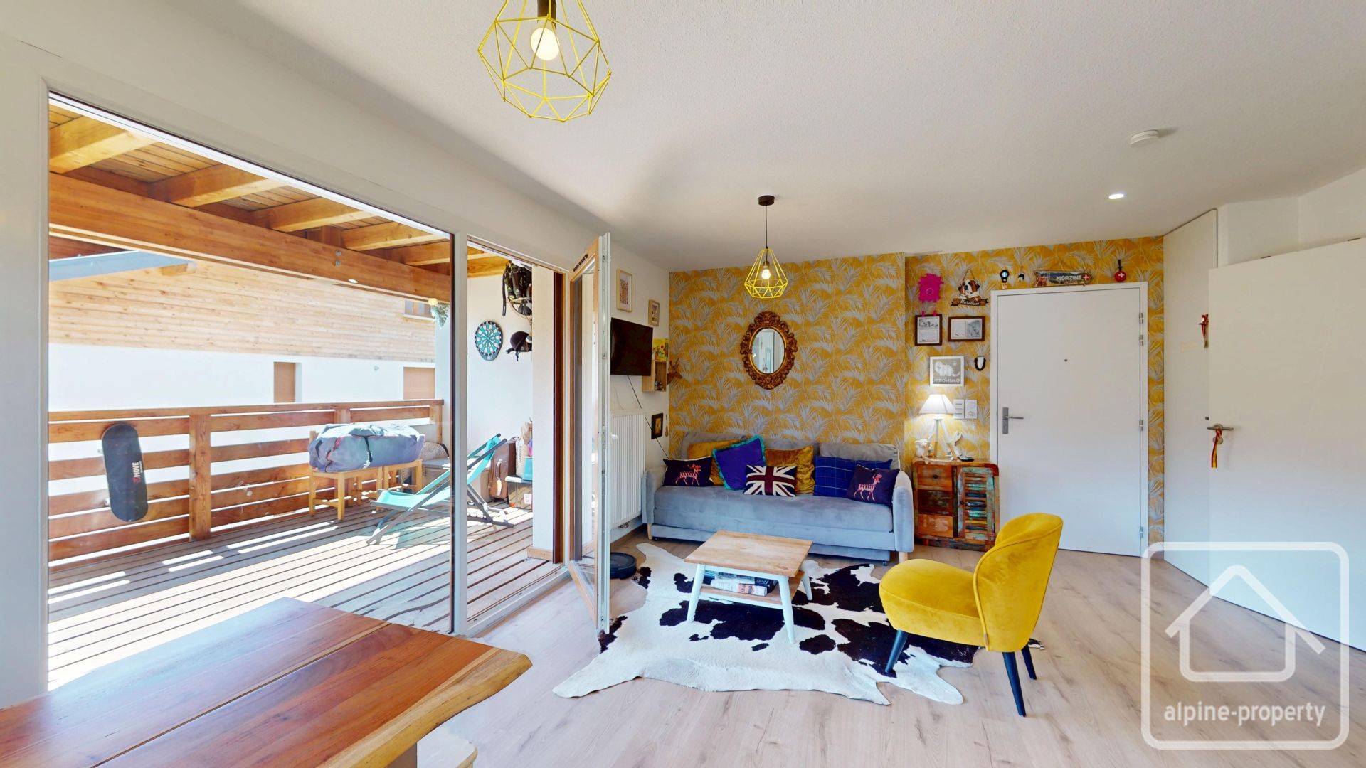 Spacious South Facing, One Bedroom Apartment With Great Terrace – LHOTTIS