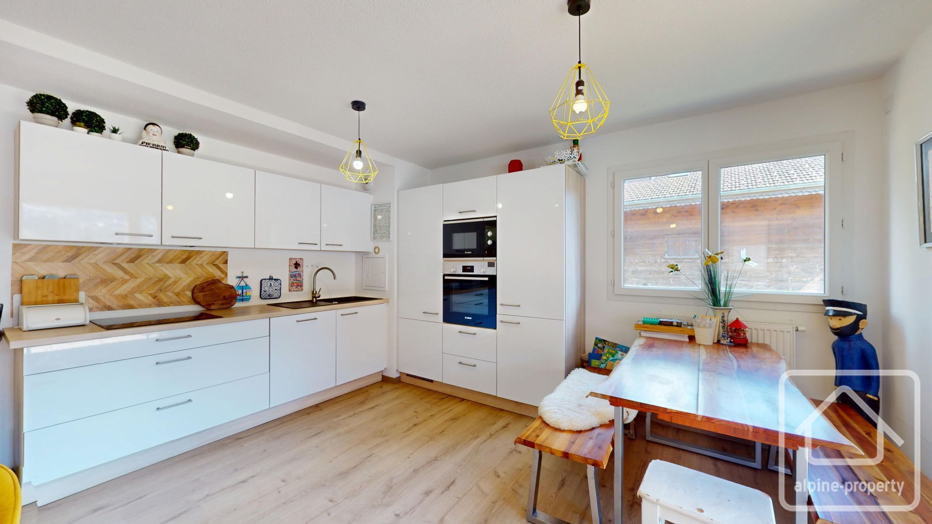 Spacious South Facing, One Bedroom Apartment With Great Terrace – LHOTTIS