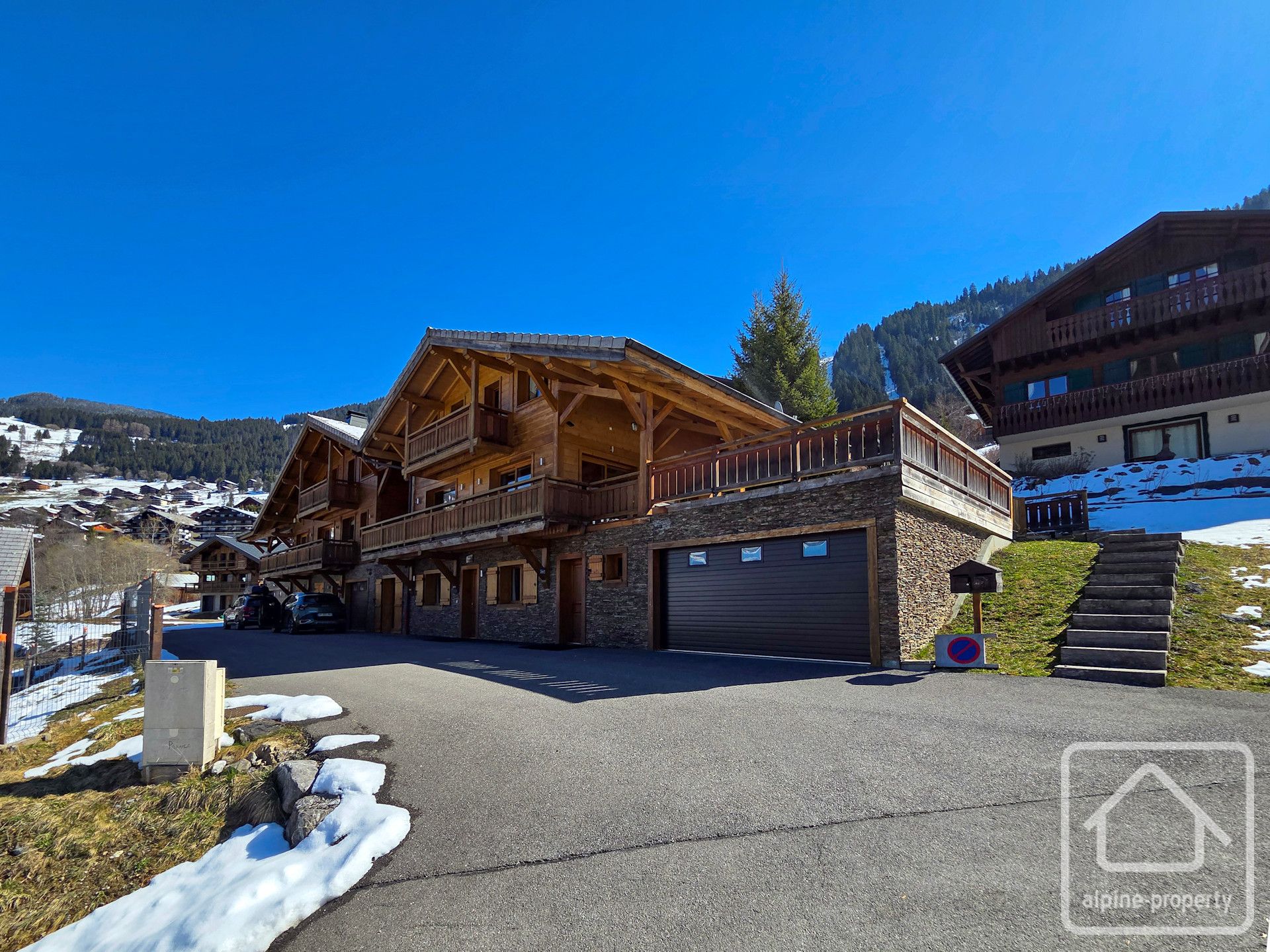 Contemporary Alpine Living In The Heart Of Châtel – CHLTBECHIGNE