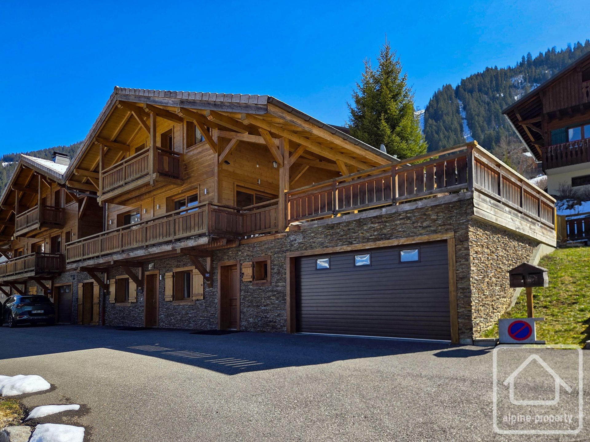 Contemporary Alpine Living In The Heart Of Châtel – CHLTBECHIGNE