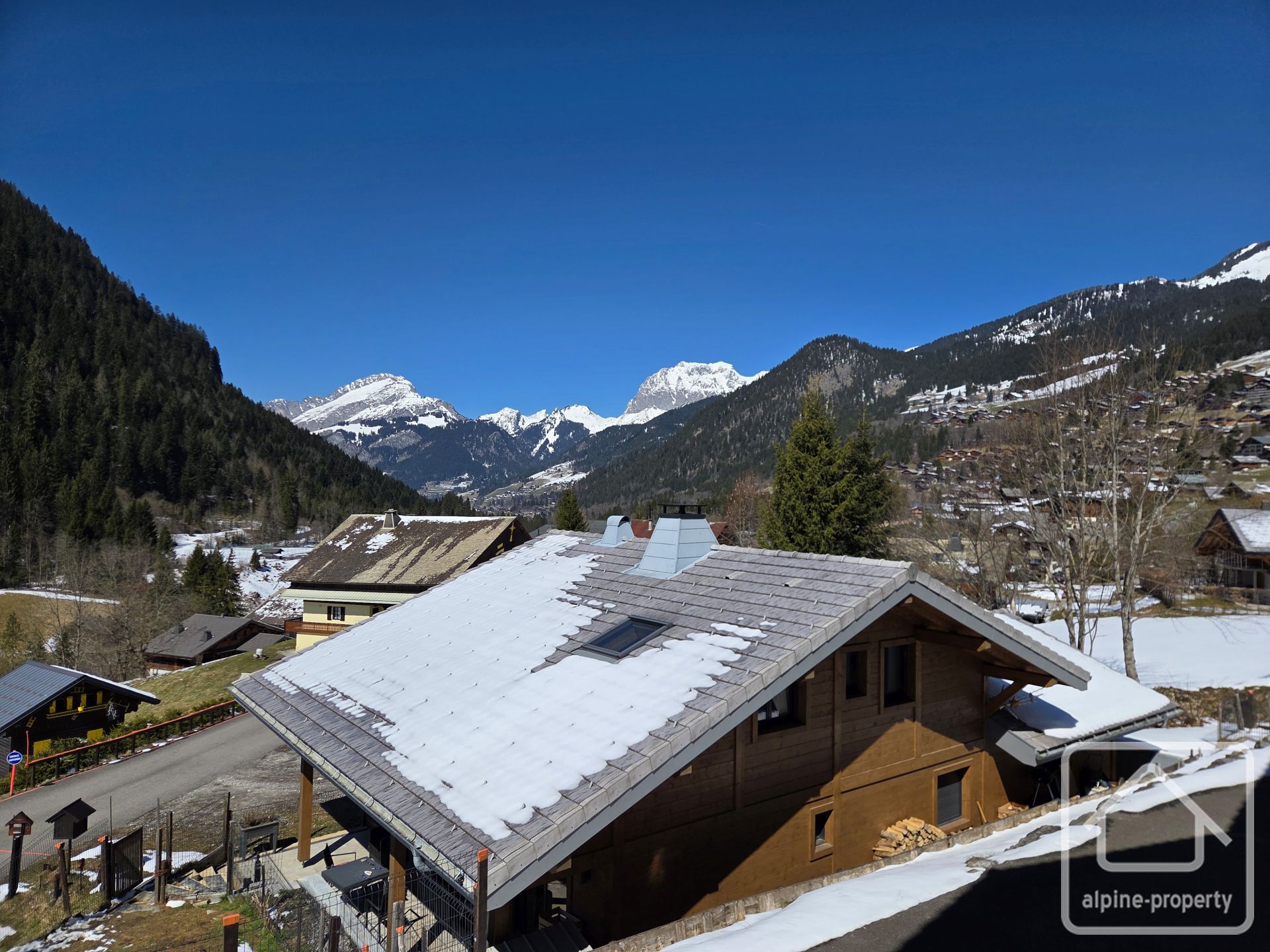 Contemporary Alpine Living In The Heart Of Châtel – CHLTBECHIGNE