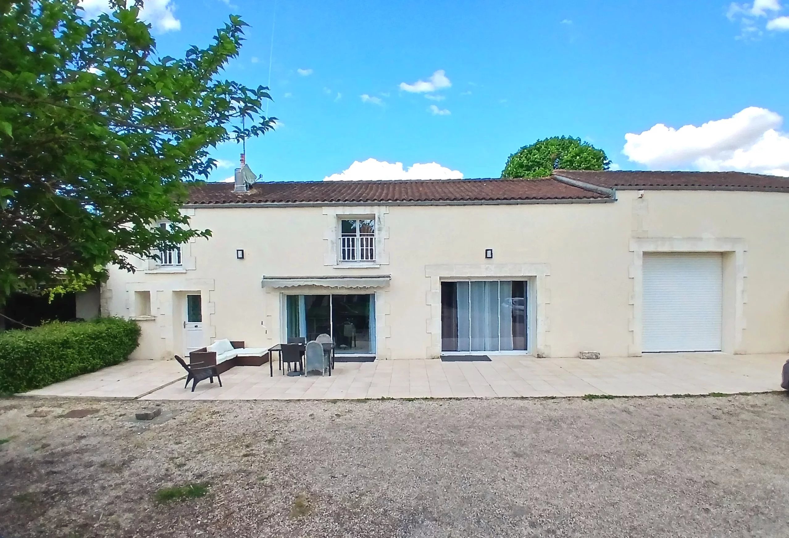Spacious 4-Bedroom Home with Modern Comforts, Poitou-Charentes – France – BVI85315