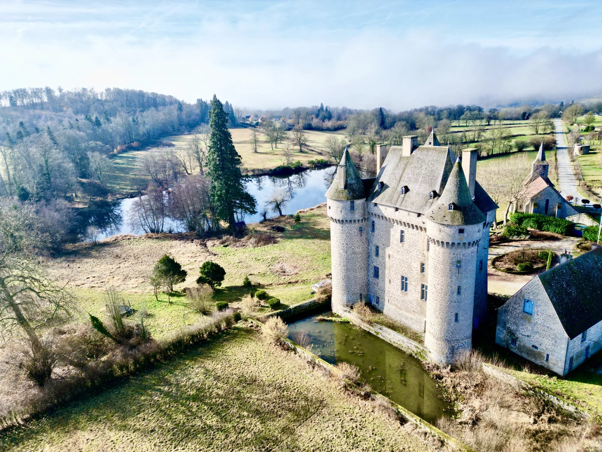 Magnificent medieval castle -13 ha, 2 apartments, cinema, lake, heliport, indoor pool/spa, Limousin – France – BVI72270