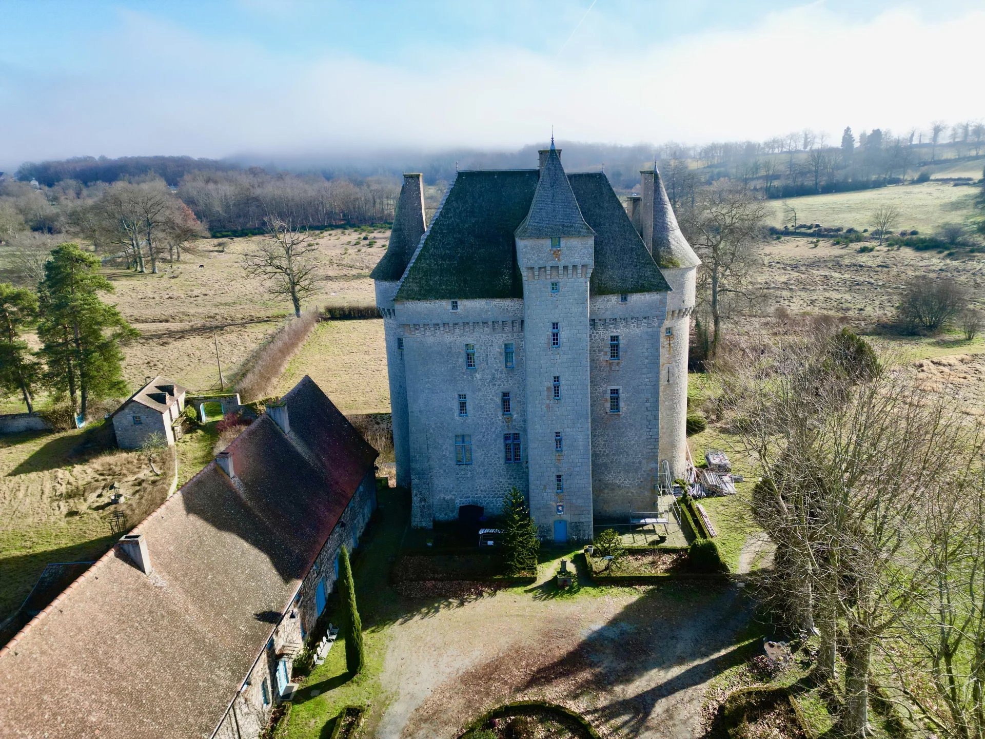 Magnificent medieval castle -13 ha, 2 apartments, cinema, lake, heliport, indoor pool/spa, Limousin – France – BVI72270