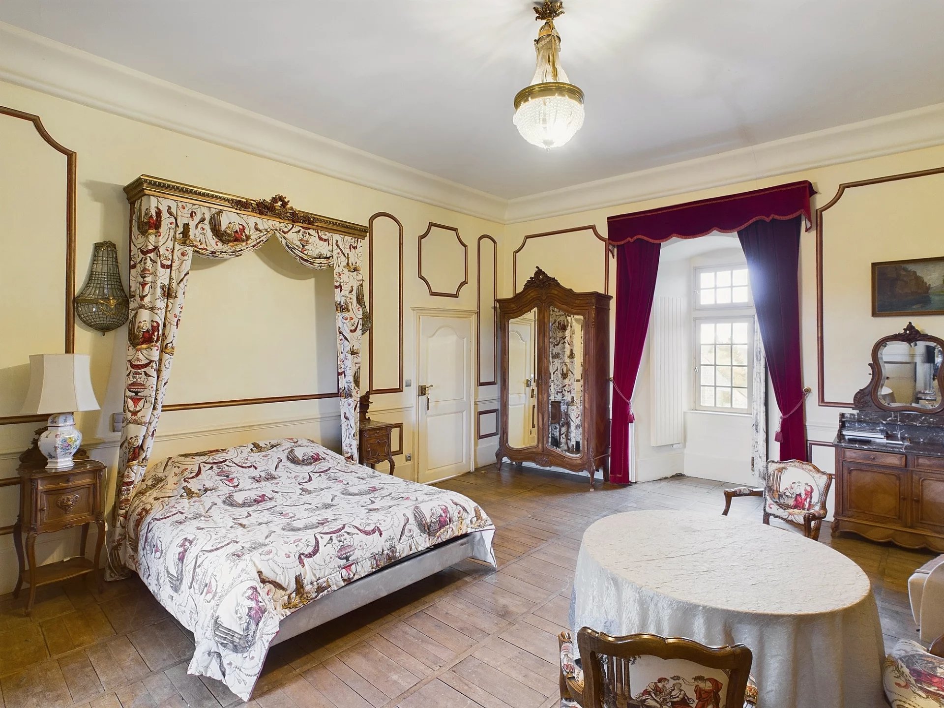 Magnificent medieval castle -13 ha, 2 apartments, cinema, lake, heliport, indoor pool/spa, Limousin – France – BVI72270