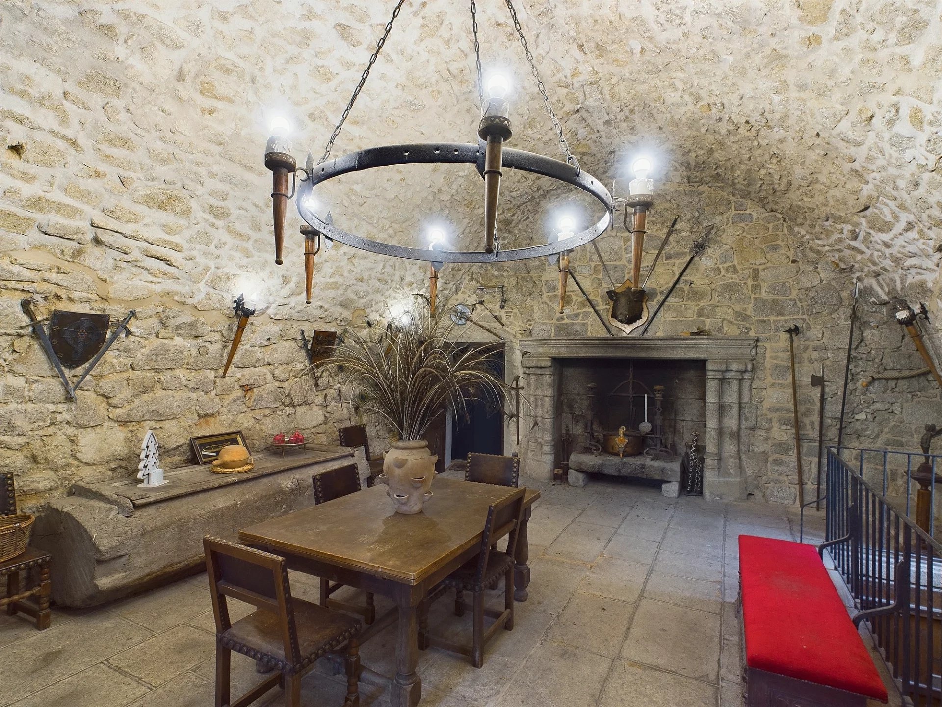 Magnificent medieval castle -13 ha, 2 apartments, cinema, lake, heliport, indoor pool/spa, Limousin – France – BVI72270