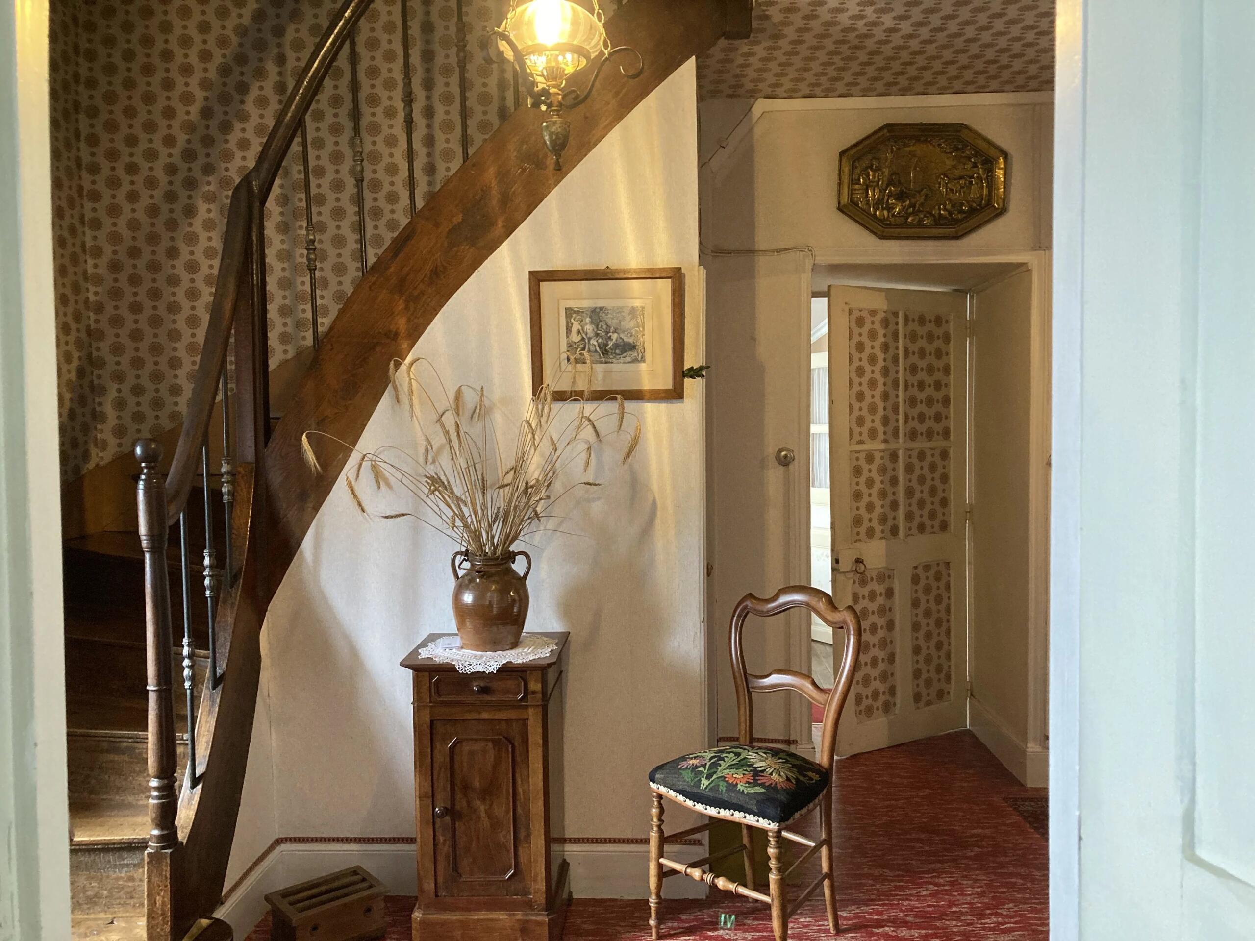 Large townhouse to renovate, Poitou-Charentes – France – BVI85371