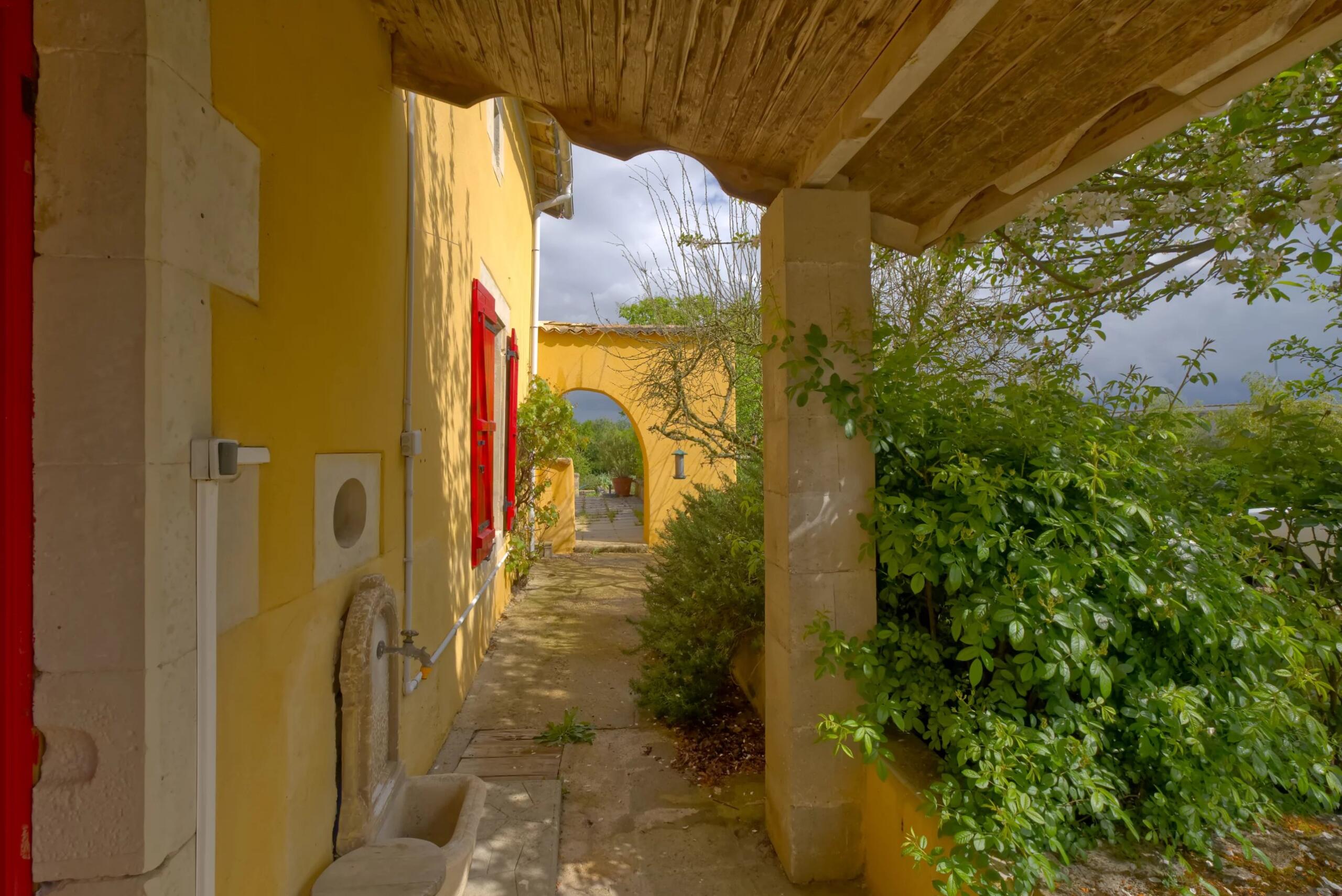 Charming 4-bedroom property in a quiet lovely setting, above ground pool,  – France – BVI85309