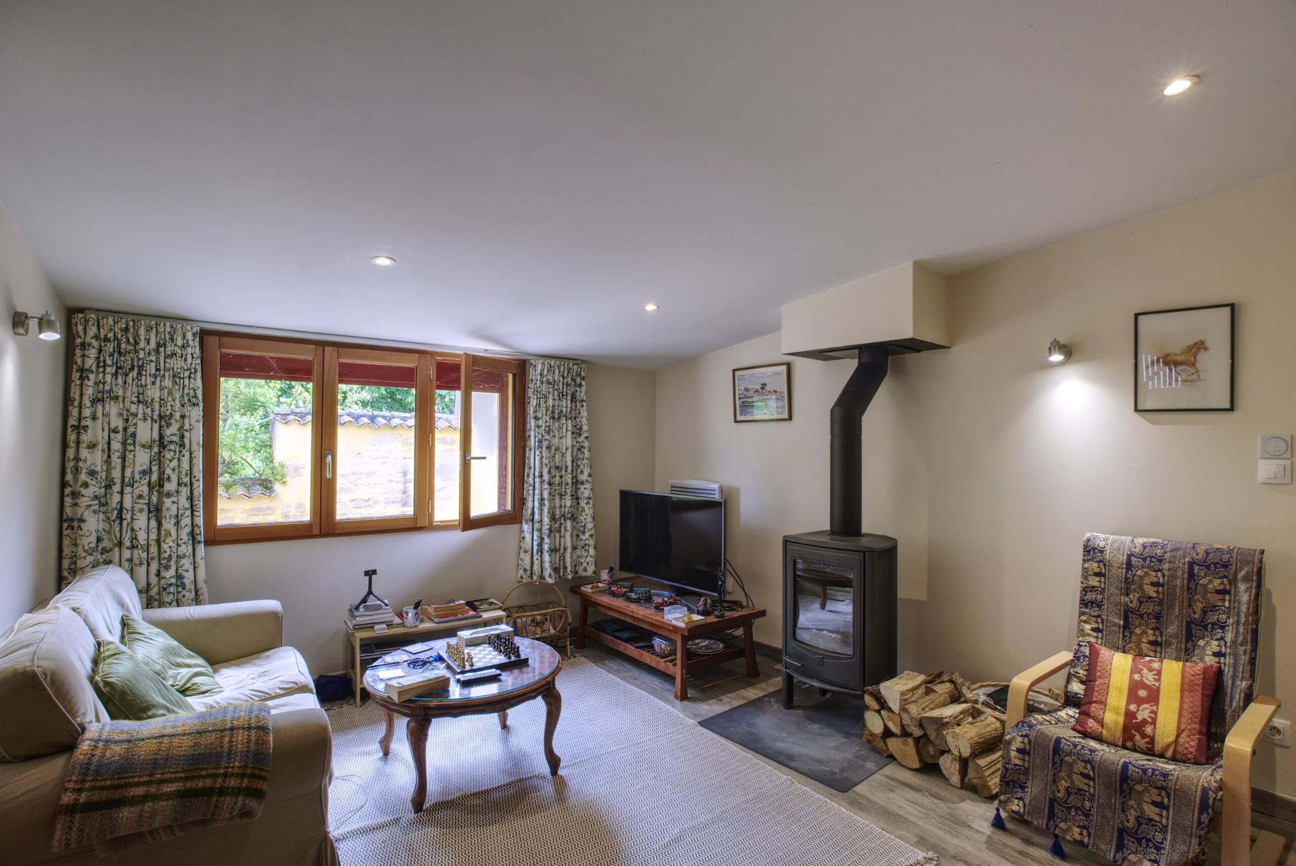 Charming 4-bedroom property in a quiet lovely setting, above ground pool,  – France – BVI85309