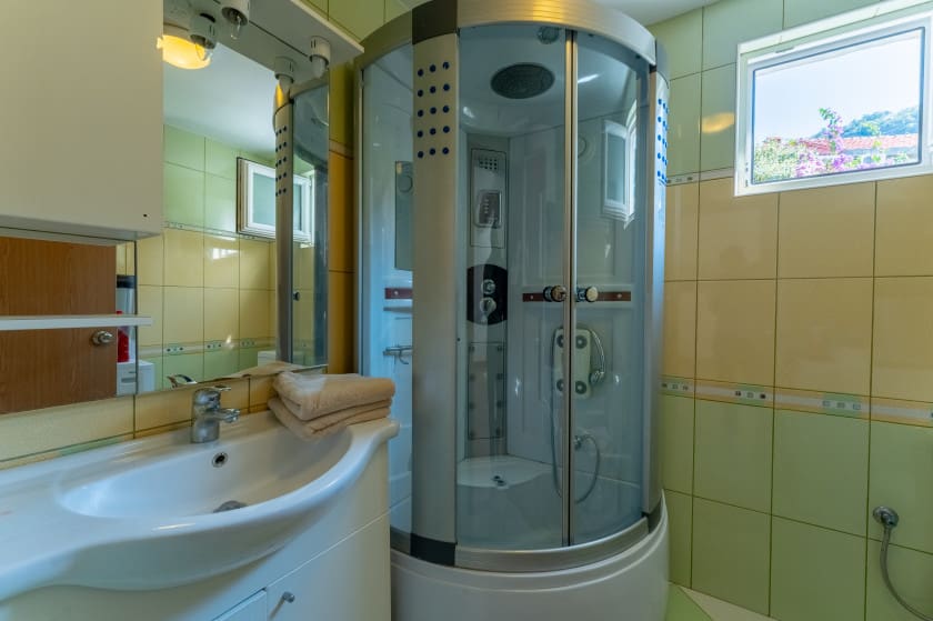Pržno Apartment for Sale — 2 Bedrooms, 68 m², 900m from Pržno Beach, Montenegro – MRE