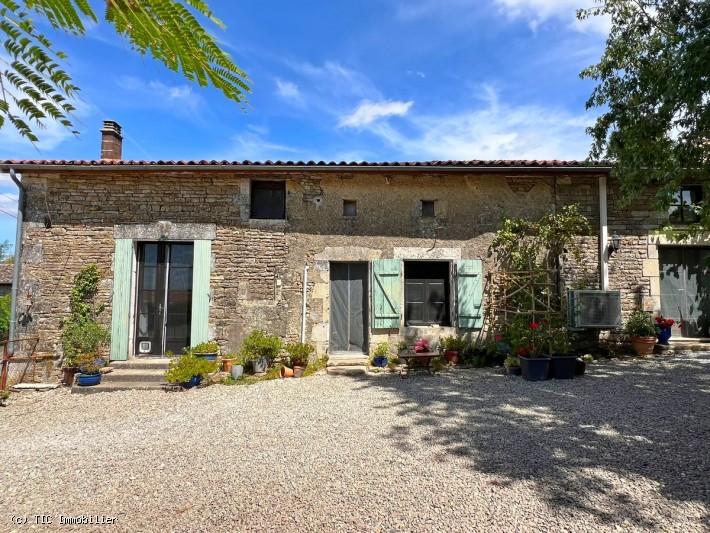 3 bedroom House in Villefagnan, France – r7479