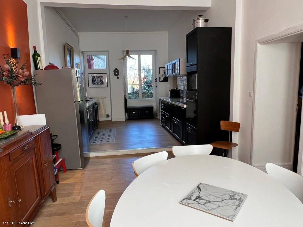 8 bedroom House in Ruffec, France – r7223