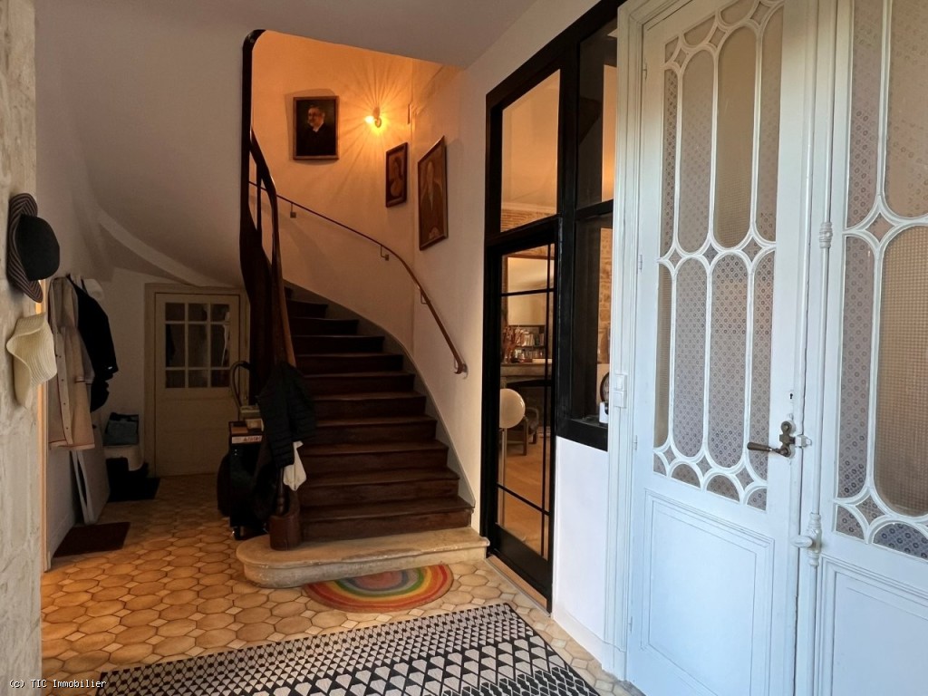 8 bedroom House in Ruffec, France – r7223