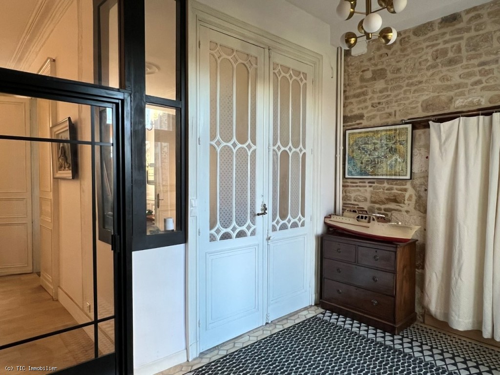 8 bedroom House in Ruffec, France – r7223