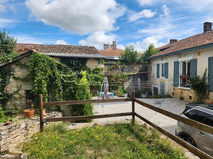 8 bedroom chambres d’hotes in Champagne Mouton, Charente, France