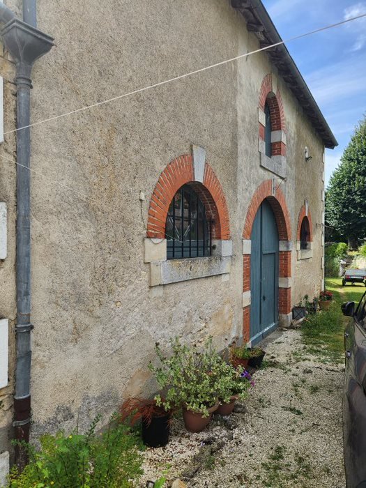 8 bedroom chambres d’hotes in Champagne Mouton, Charente, France