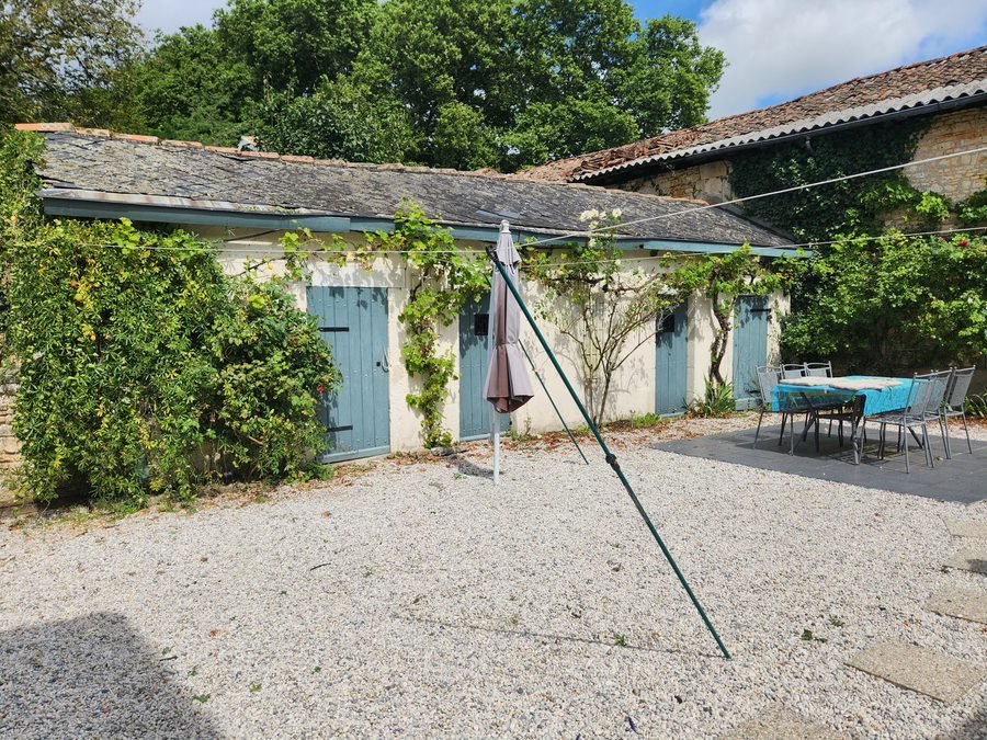 8 bedroom chambres d’hotes in Champagne Mouton, Charente, France