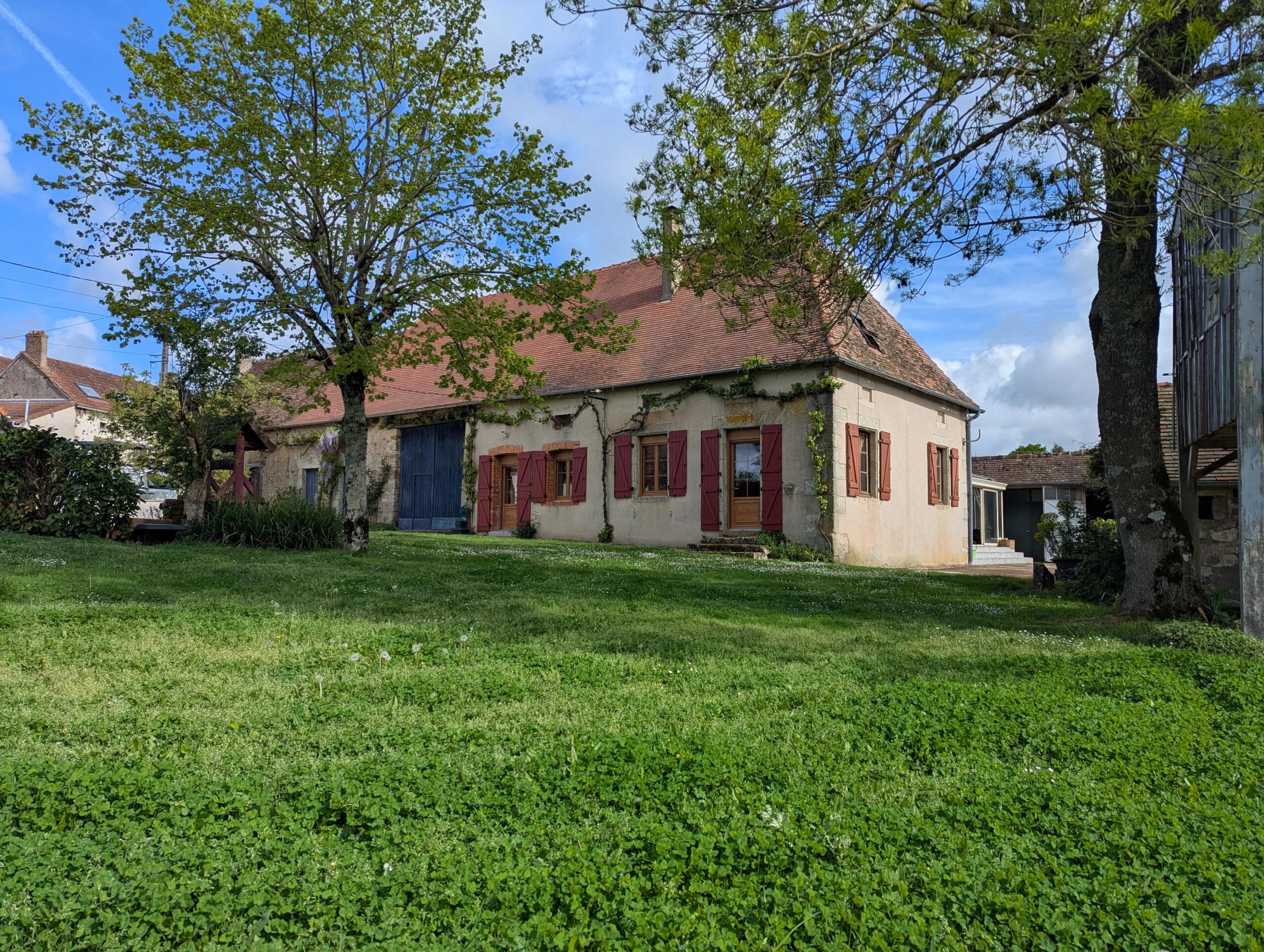 Pretty 4-Bedroom Property with Huge Potential Overlooking the Vienne Countryside, Poitou-Charentes – France – BVI83993