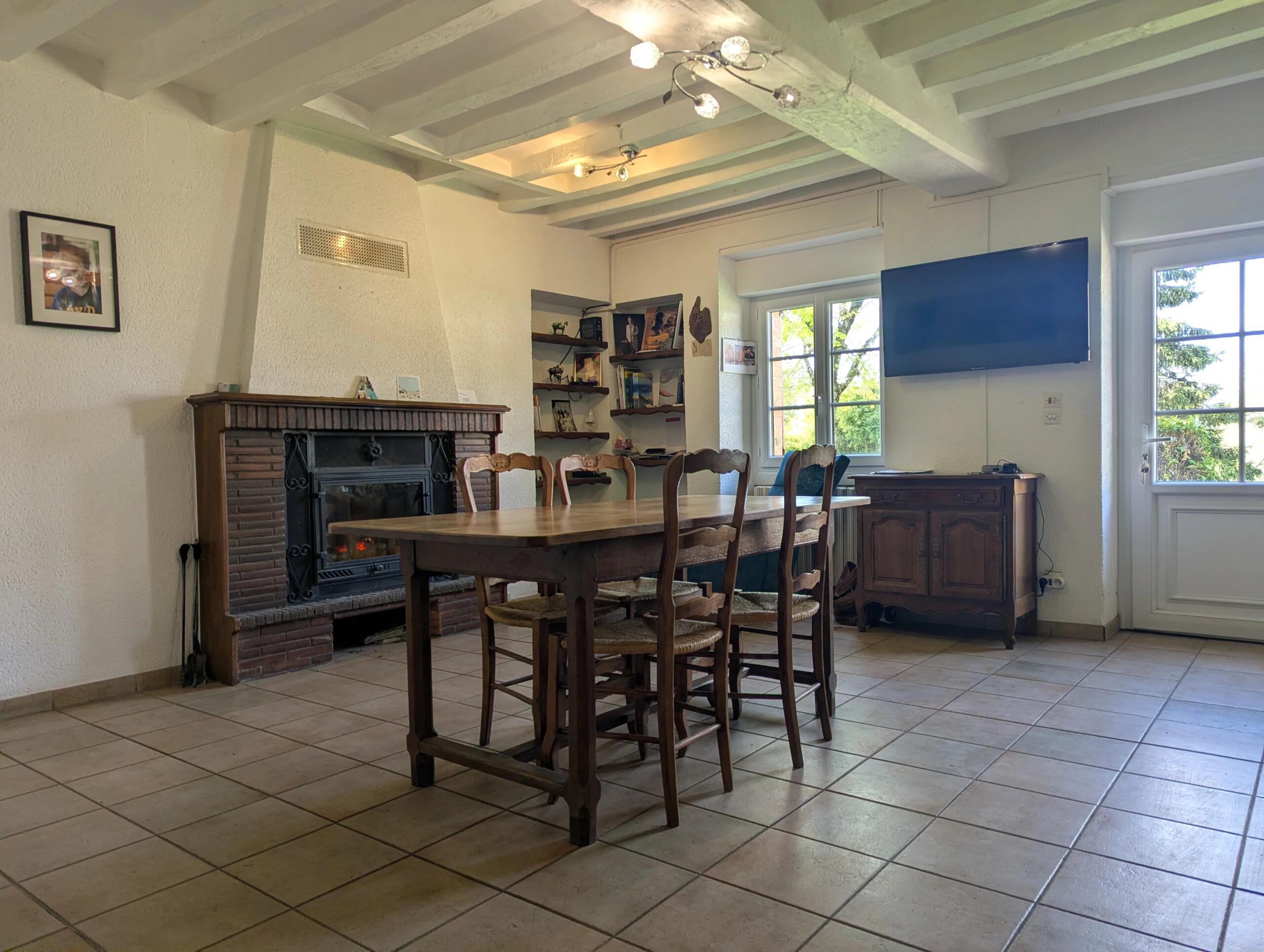 Pretty 4-Bedroom Property with Huge Potential Overlooking the Vienne Countryside, Poitou-Charentes – France – BVI83993