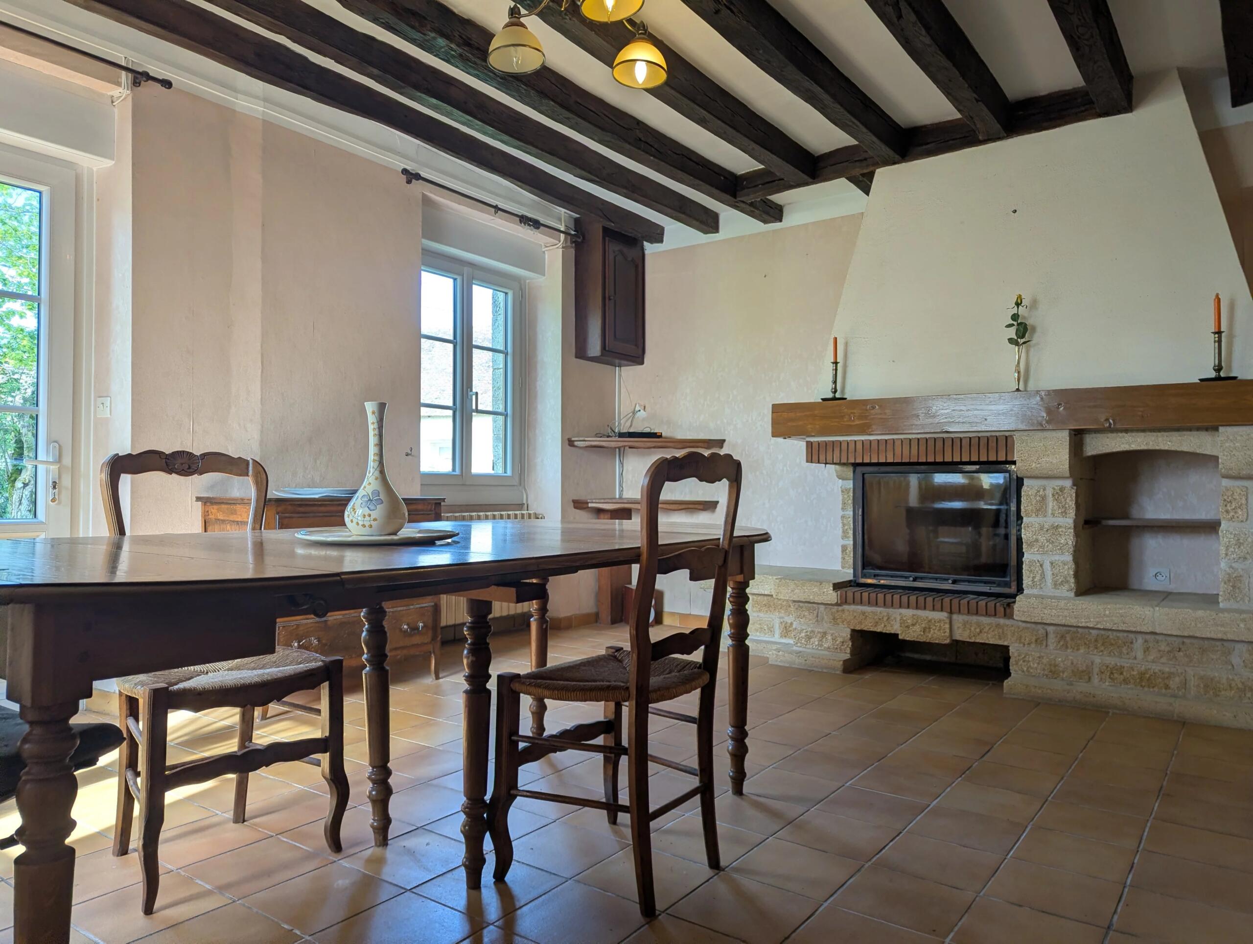 Pretty 4-Bedroom Property with Huge Potential Overlooking the Vienne Countryside, Poitou-Charentes – France – BVI83993