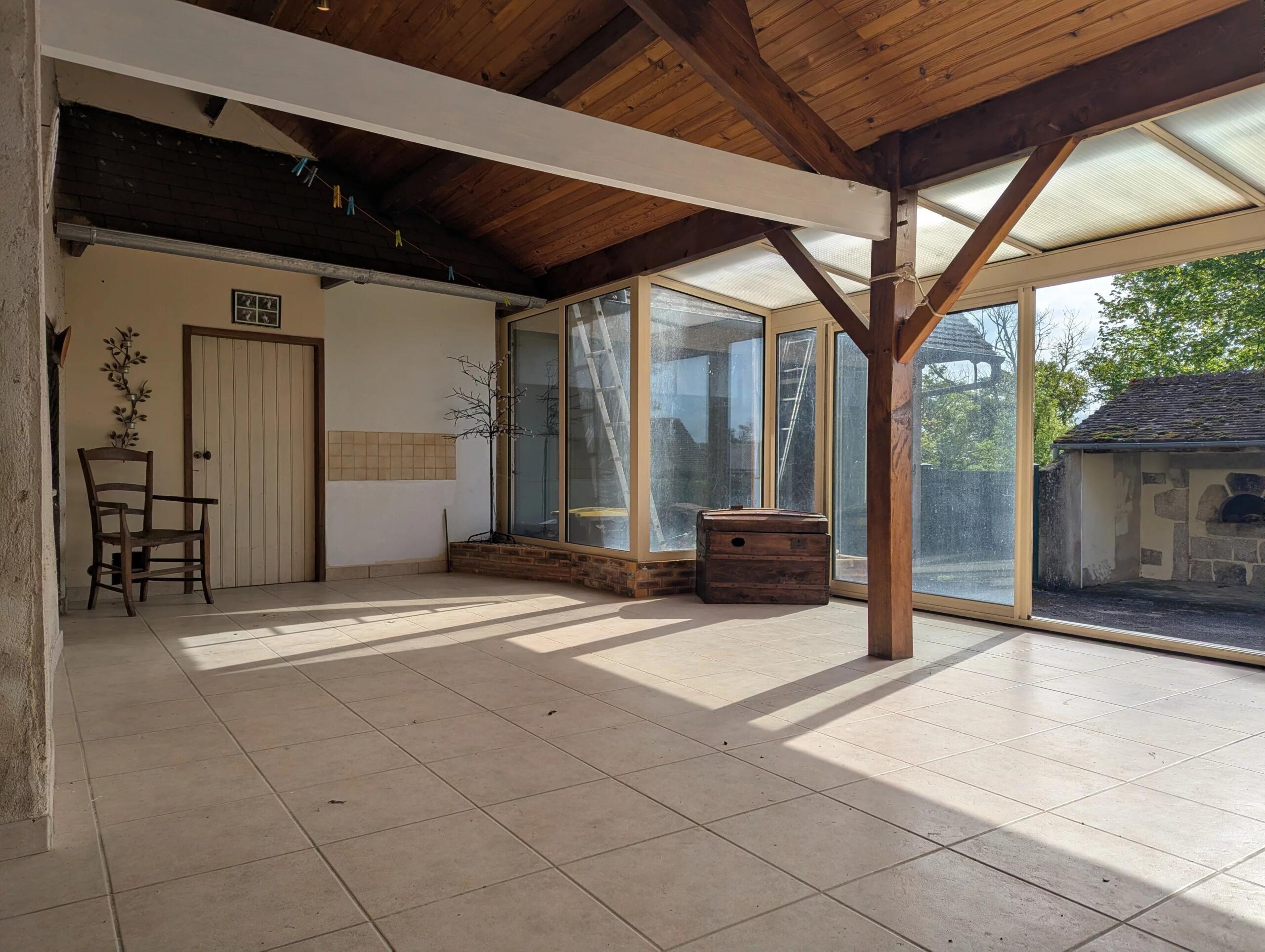 Pretty 4-Bedroom Property with Huge Potential Overlooking the Vienne Countryside, Poitou-Charentes – France – BVI83993