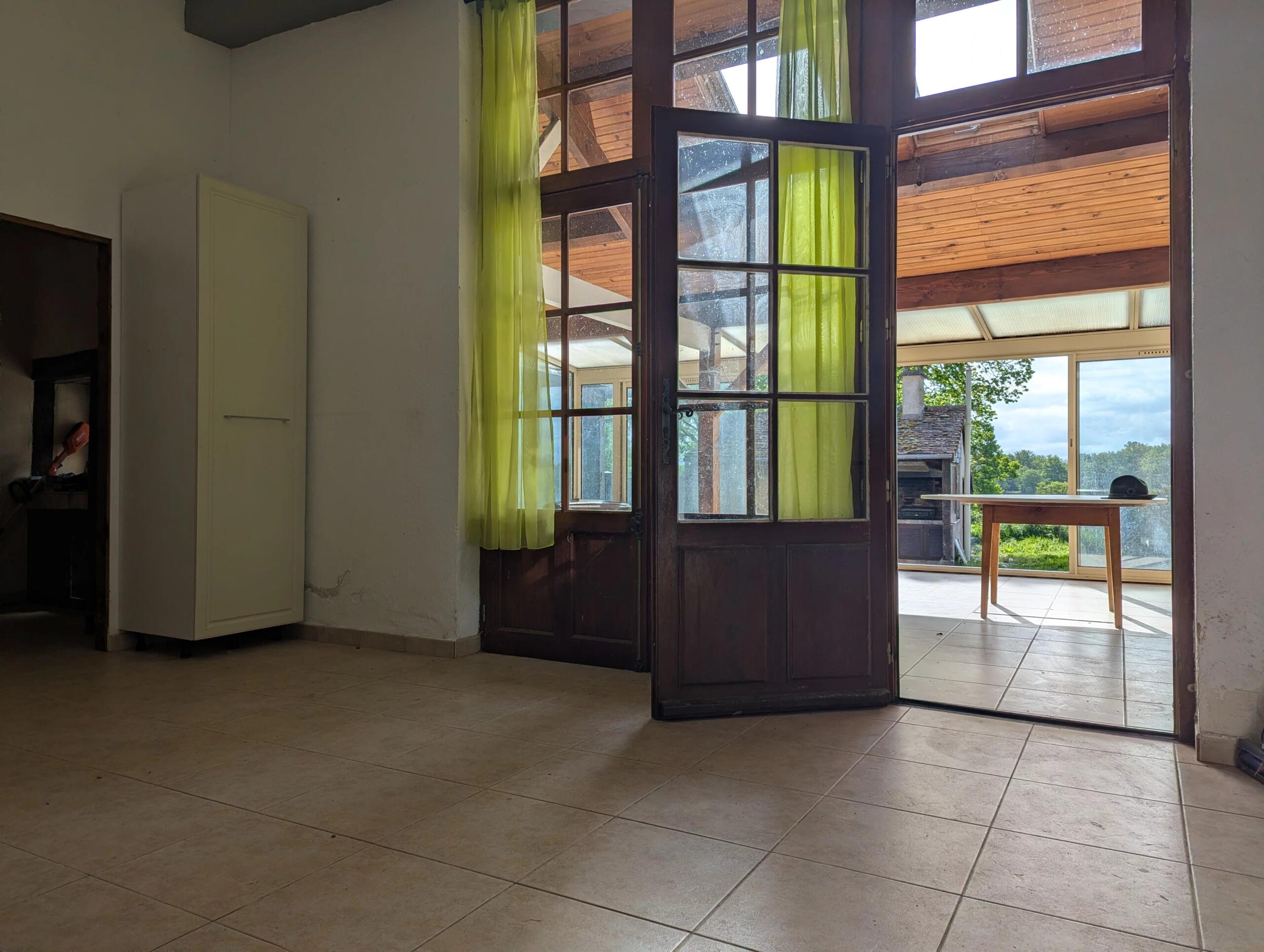 Pretty 4-Bedroom Property with Huge Potential Overlooking the Vienne Countryside, Poitou-Charentes – France – BVI83993