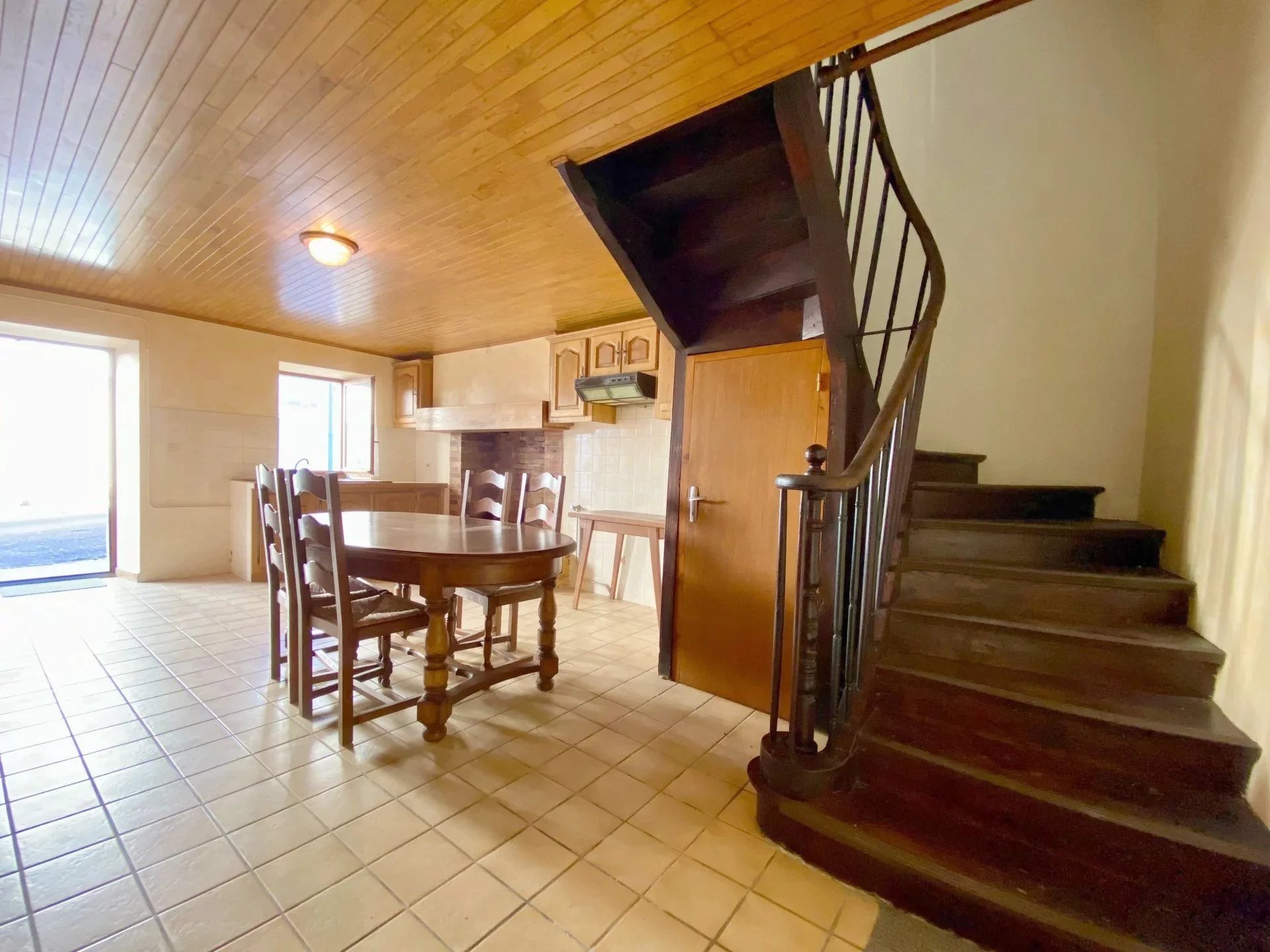 Large house with outdoor space in the heart of a lovely village, Aquitaine – France – BVI74505