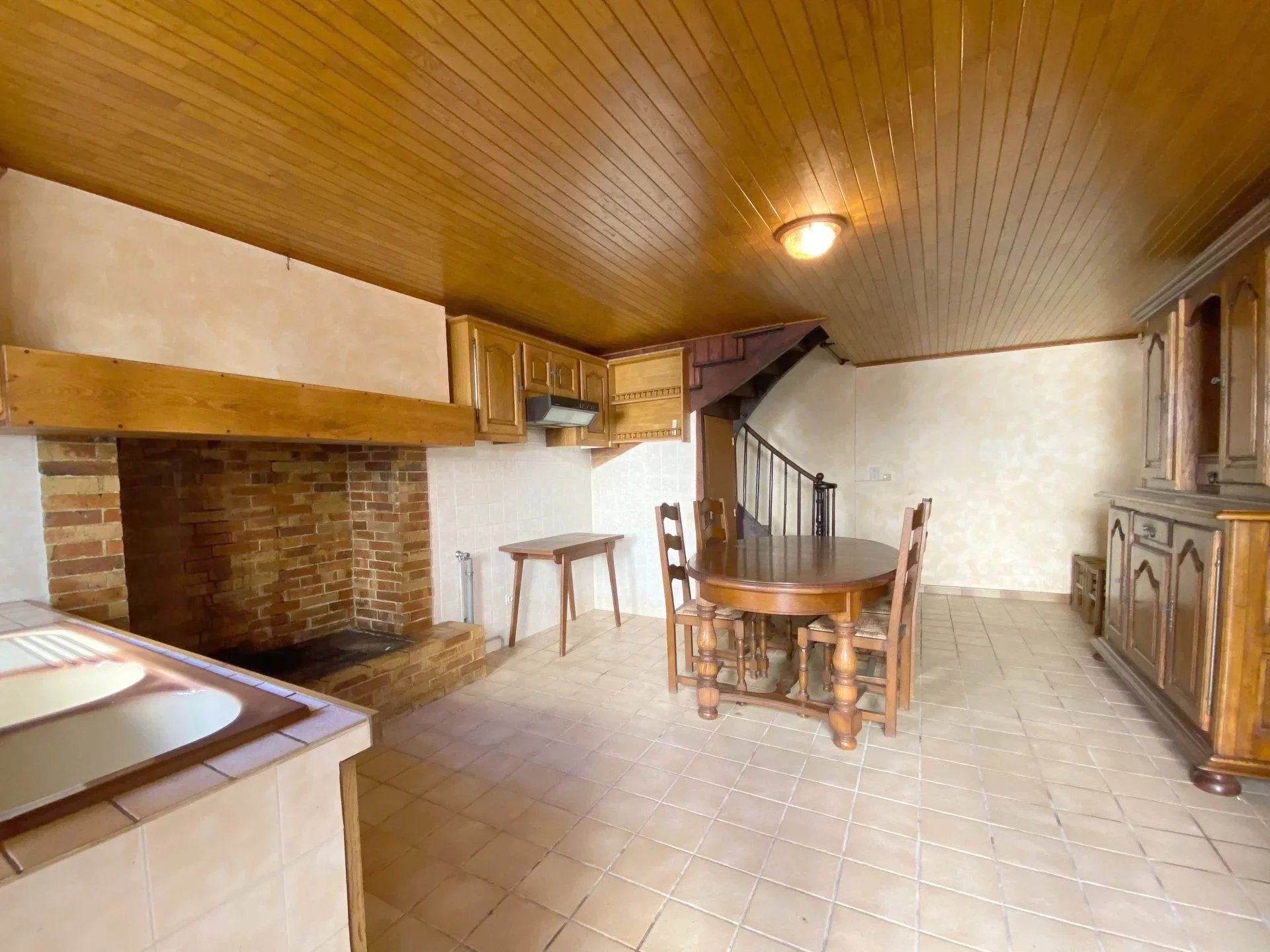 Large house with outdoor space in the heart of a lovely village, Aquitaine – France – BVI74505