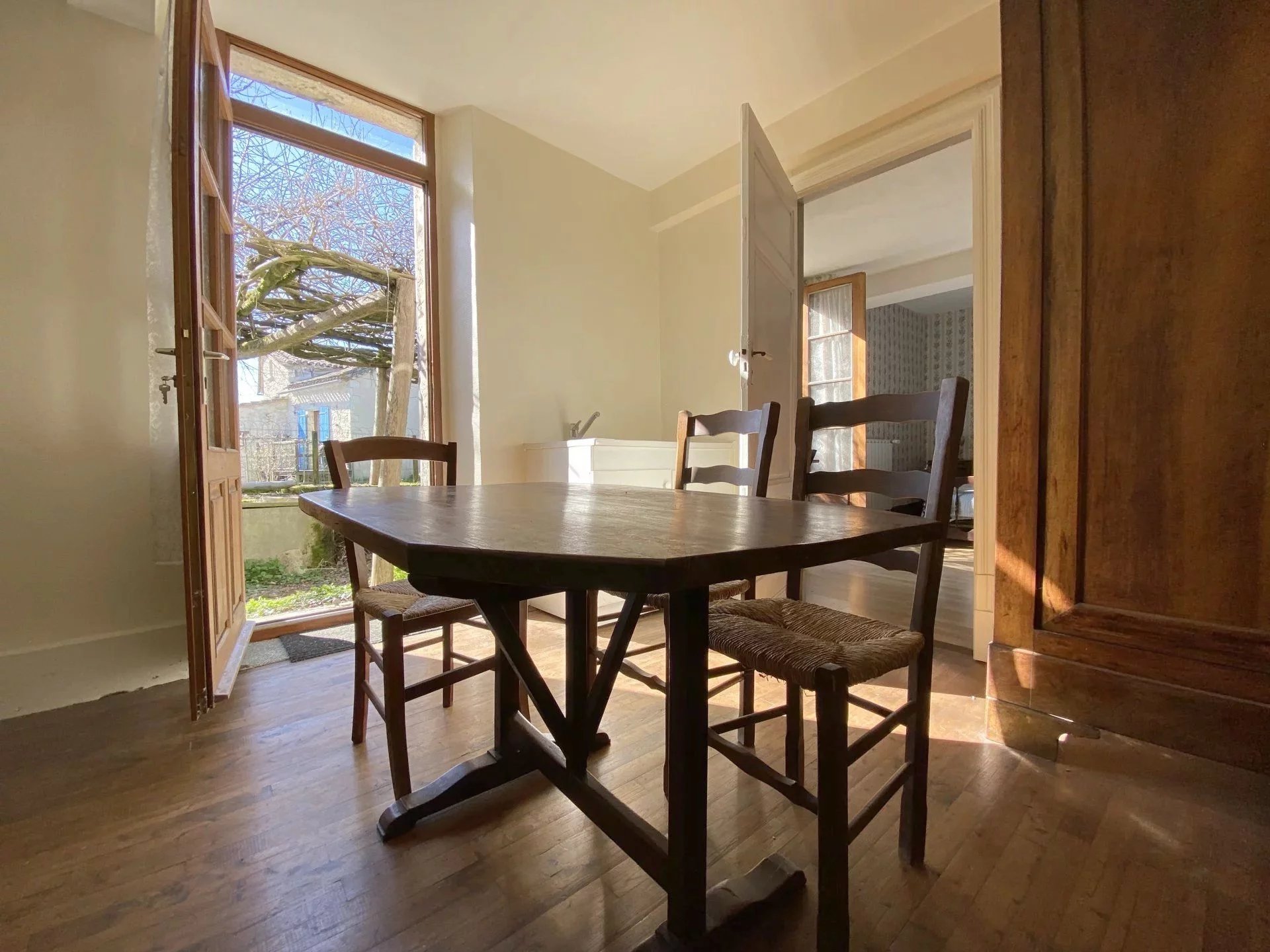 Large house with outdoor space in the heart of a lovely village, Aquitaine – France – BVI74505