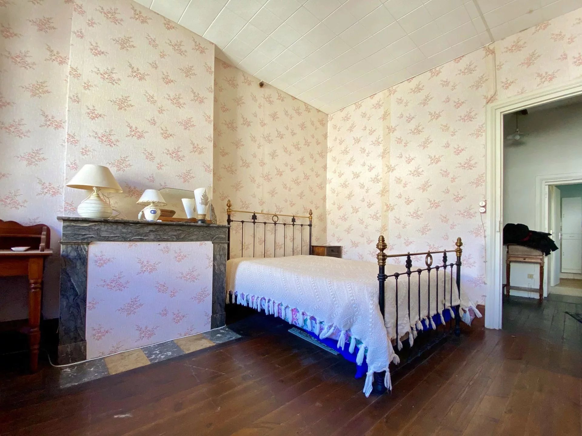 Large house with outdoor space in the heart of a lovely village, Aquitaine – France – BVI74505
