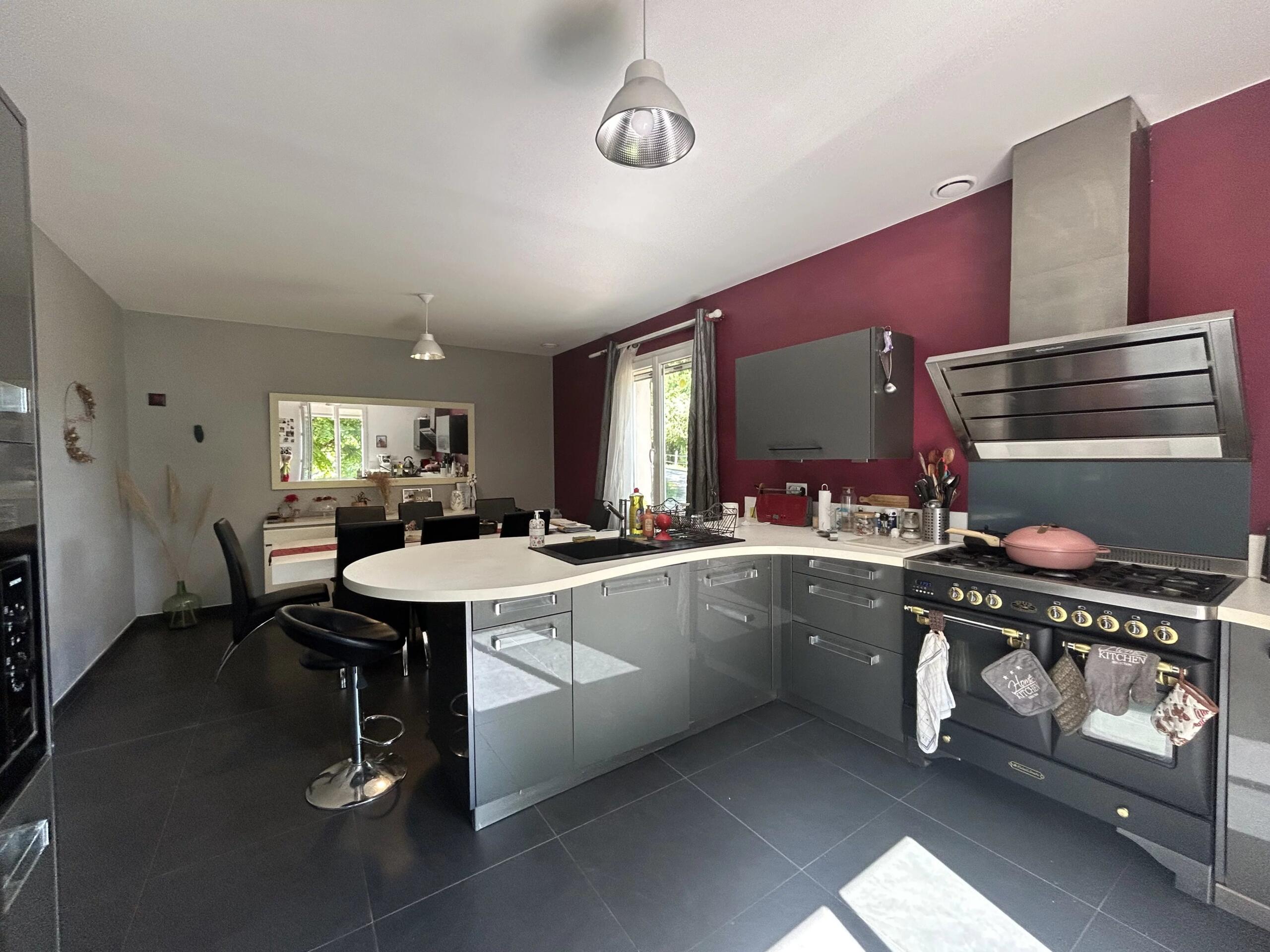 Beautiful 3-Bedroom Family Home on 5 Hectares with Fields and Woodland – Sérignac, Tarn-et-Garonne, Midi-Pyrénées – France – BVI85327