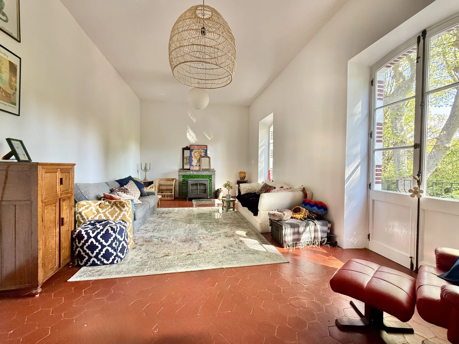 Unique historic property in a commanding position in town, Languedoc-Roussillon – France – BVI70424
