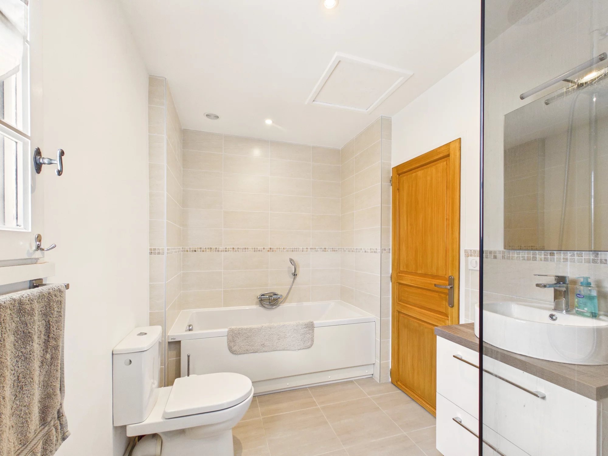Characterful 3-bedroom stone house with garden close to Duras, Aquitaine – France – BVI70056