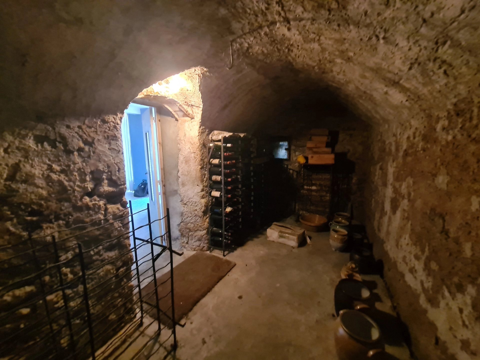 Property on busy road, ideal for shop premises, Aquitaine – France – BVI71763