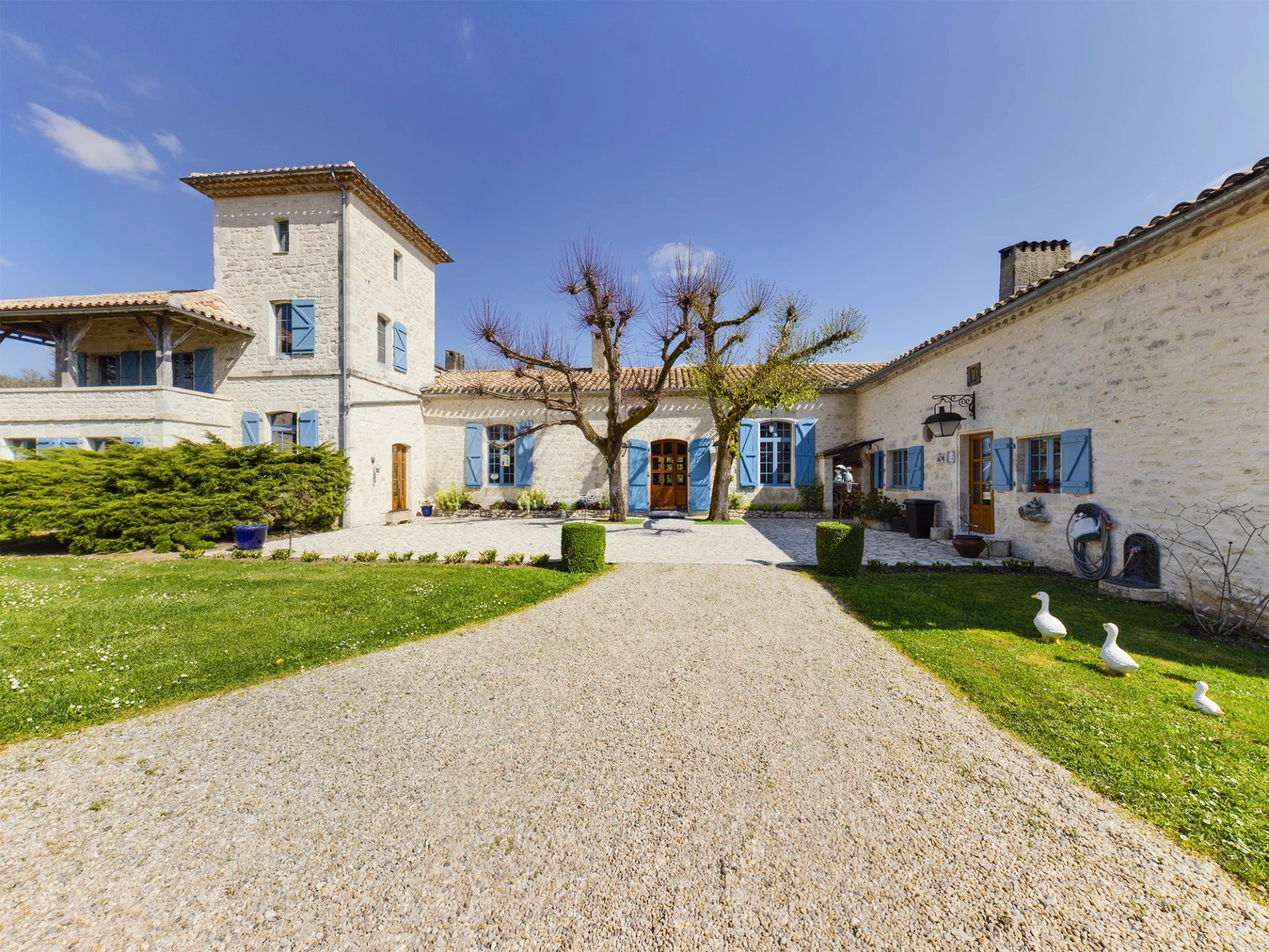 Impressive and charming property with panoramic views, Midi-Pyrénées – France – BVI61989
