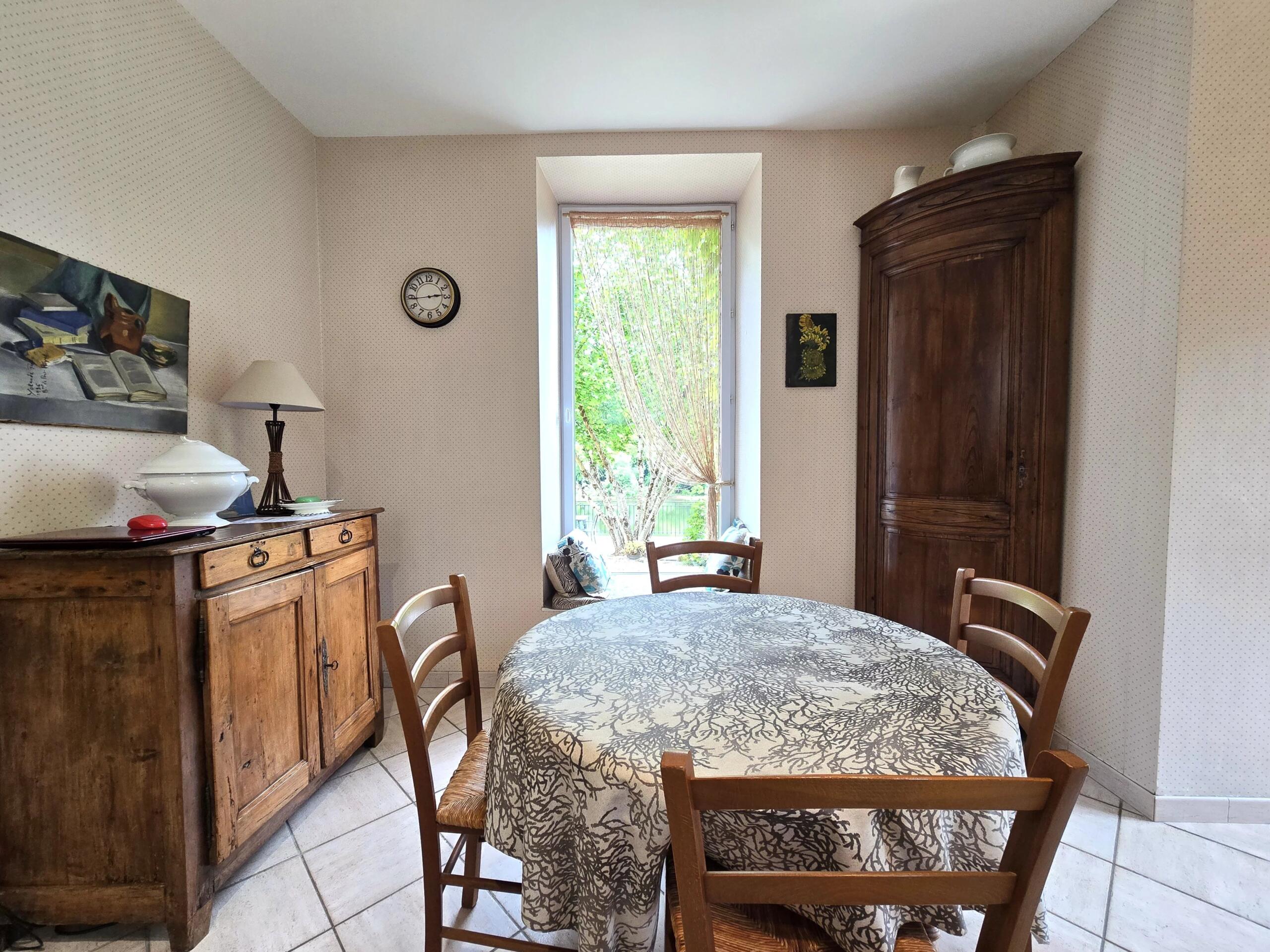 Superb Riverside Property with Infinity Pool and Private Access, Aquitaine – France – BVI82039