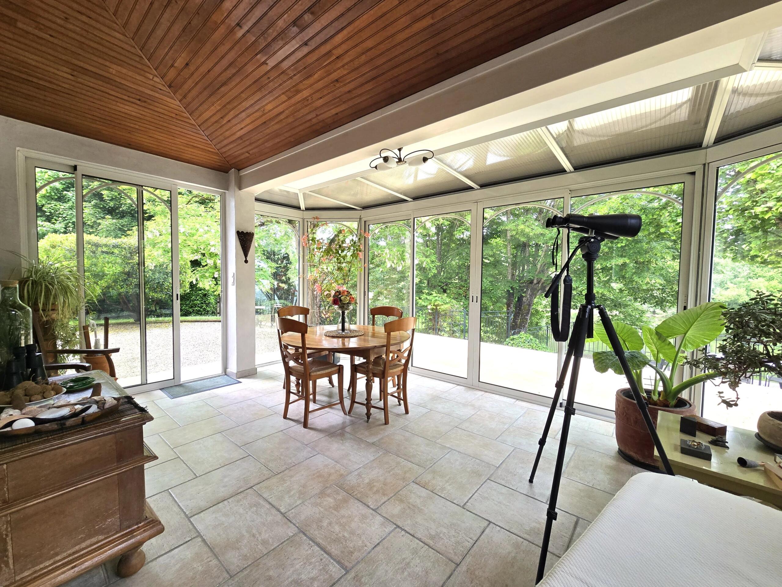 Superb Riverside Property with Infinity Pool and Private Access, Aquitaine – France – BVI82039