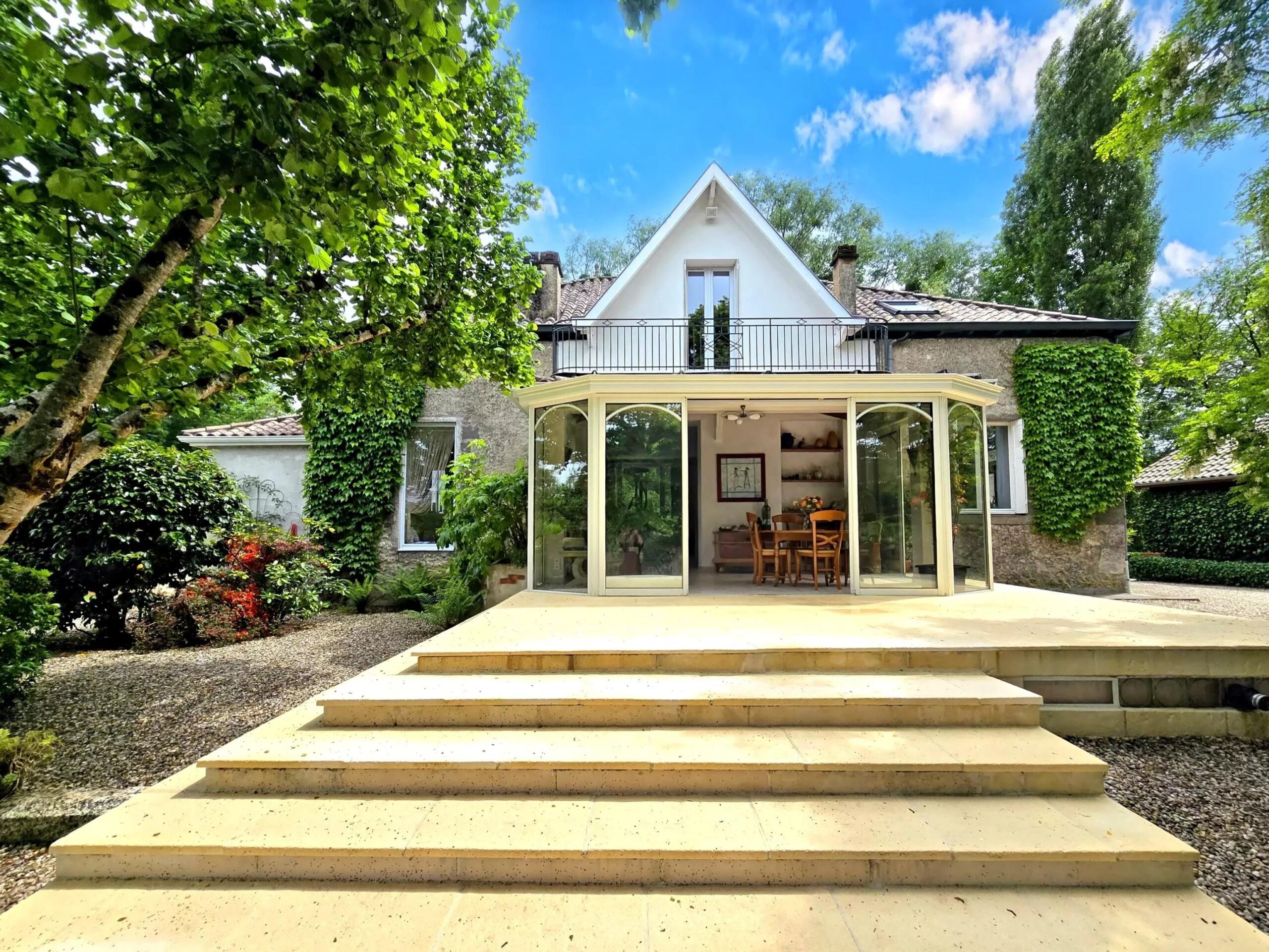 Superb Riverside Property with Infinity Pool and Private Access, Aquitaine – France – BVI82039