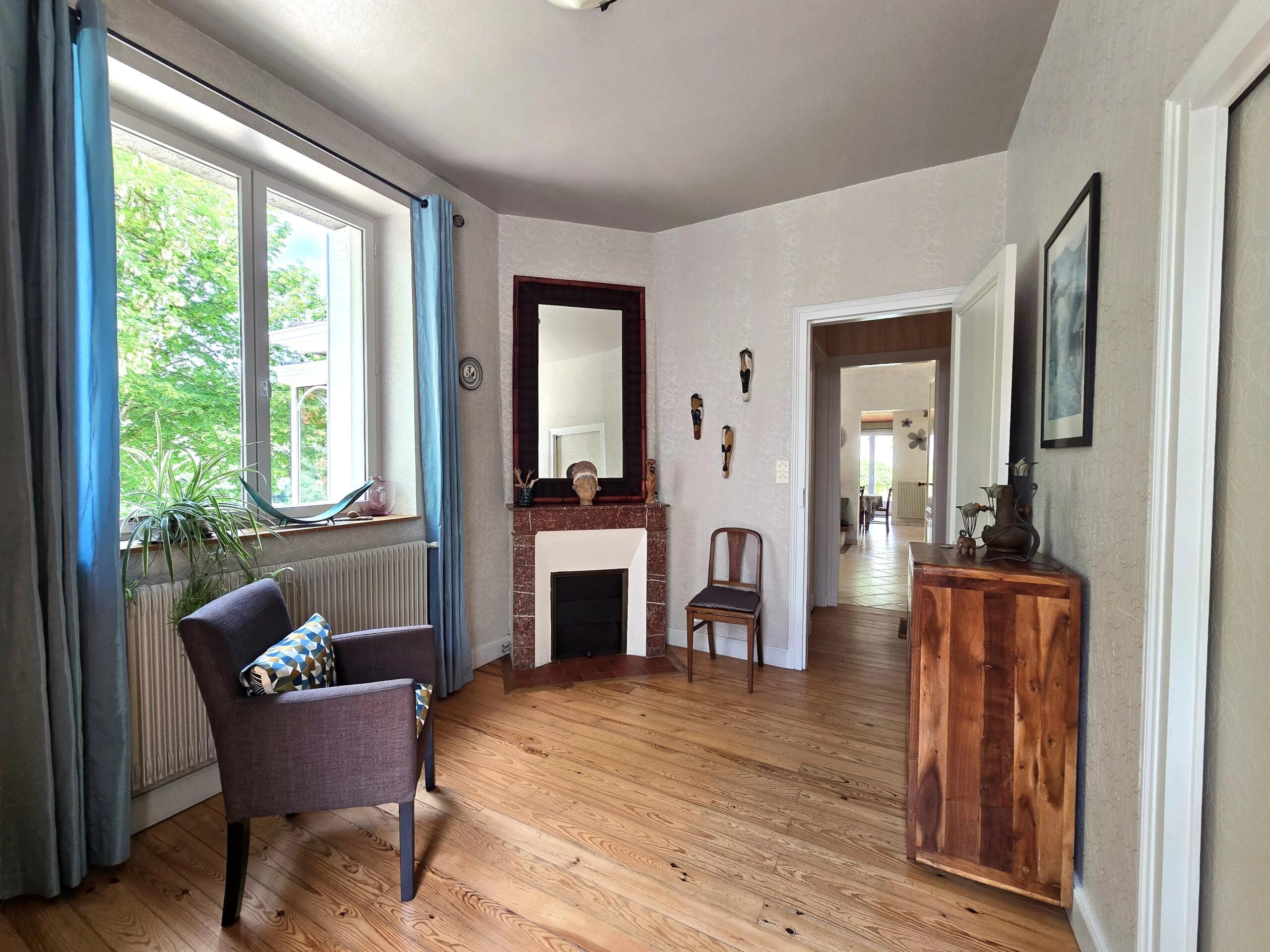 Superb Riverside Property with Infinity Pool and Private Access, Aquitaine – France – BVI82039
