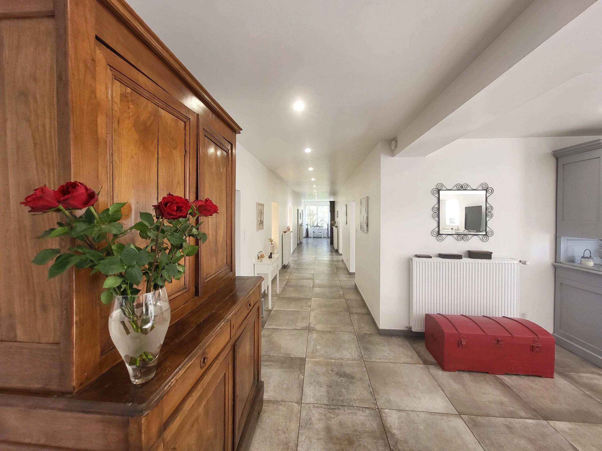 Beautifully renovated 4-bedroom longère with outbuildings, land and expansion potential, near Chauvigny, Poitou-Charentes – France – BVI85028