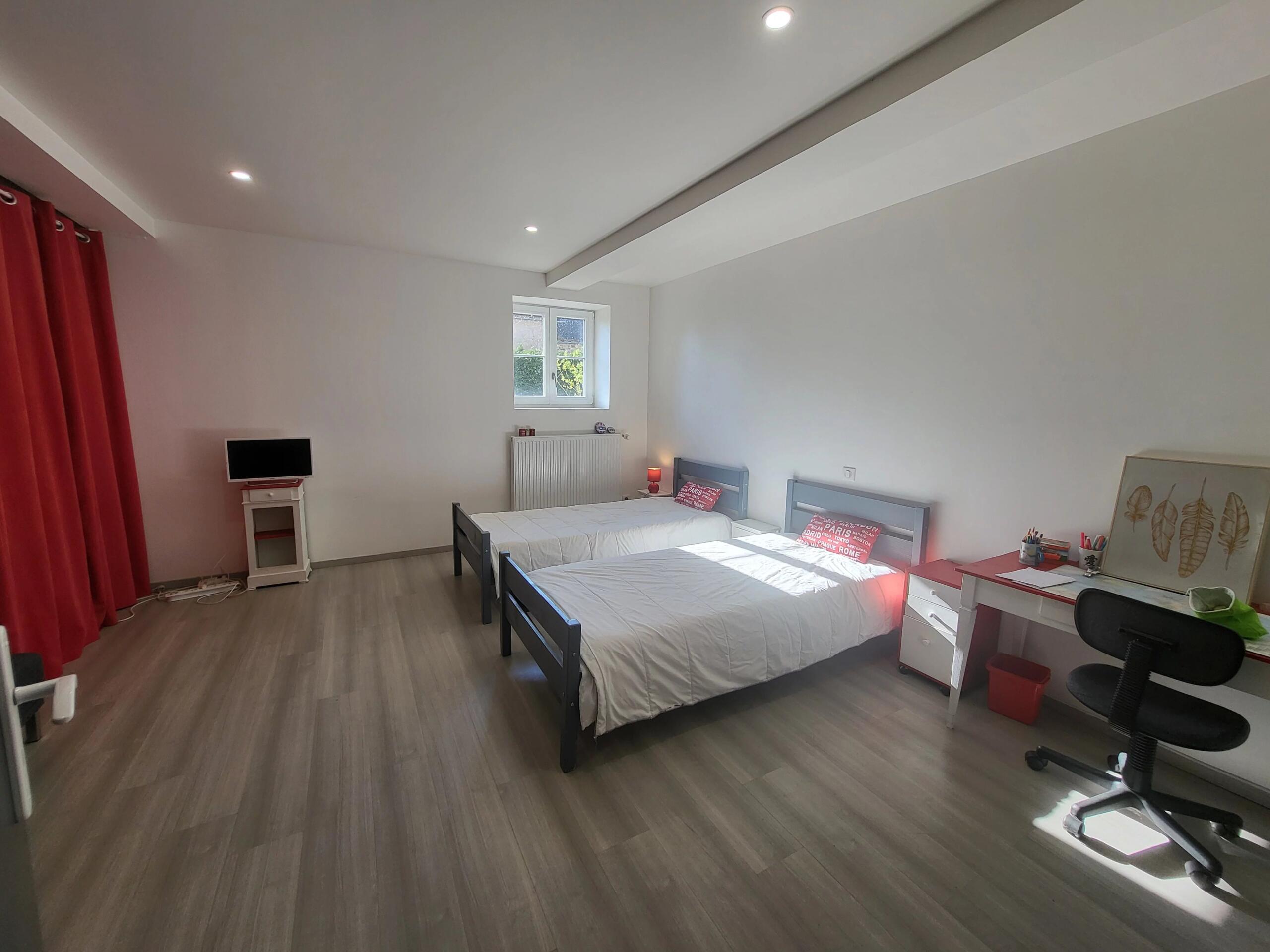 Beautifully renovated 4-bedroom longère with outbuildings, land and expansion potential, near Chauvigny, Poitou-Charentes – France – BVI85028