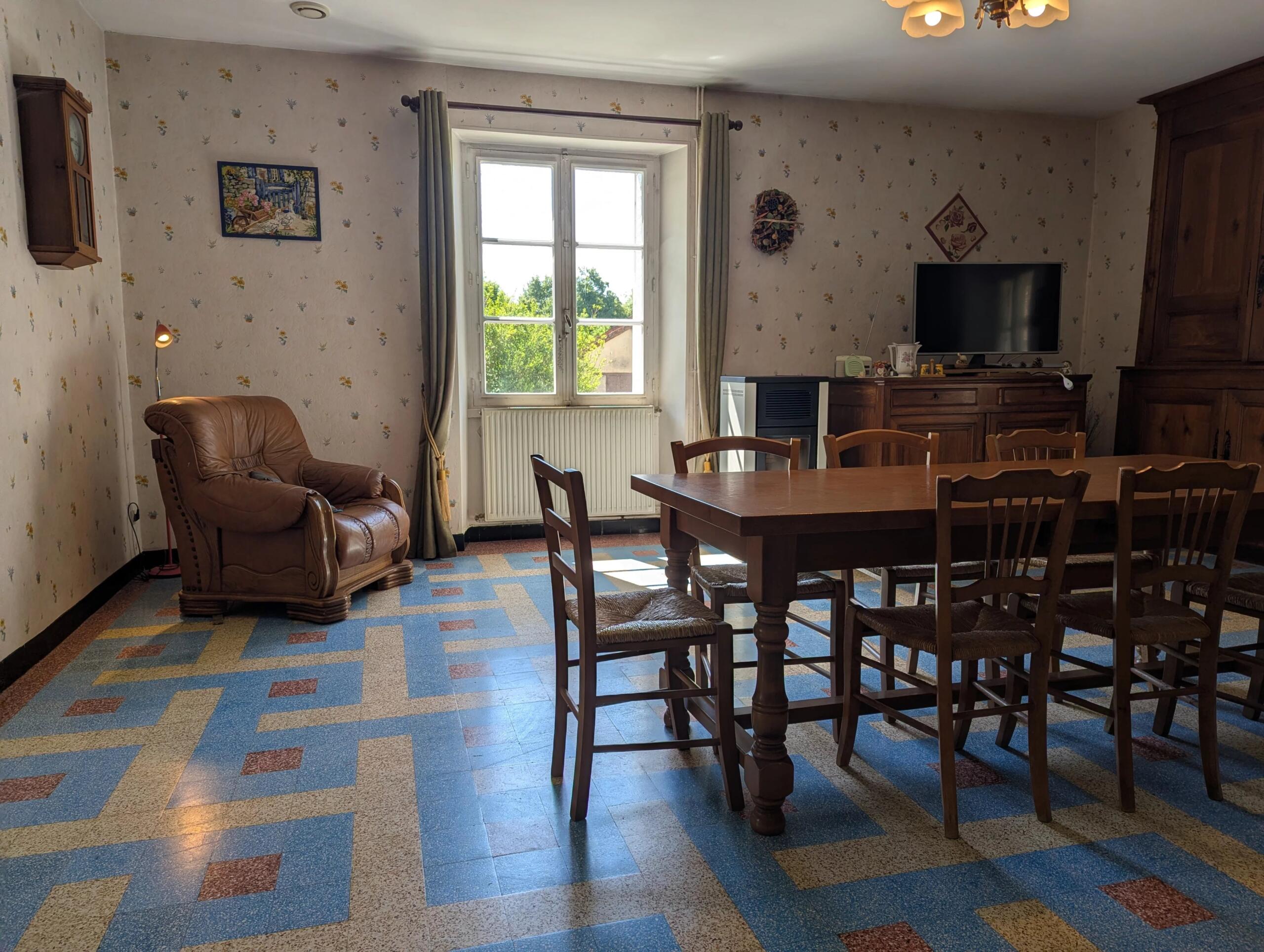 Pretty 3 bedroom property with 1.2 hectares of land, Poitou-Charentes – France – BVI84872