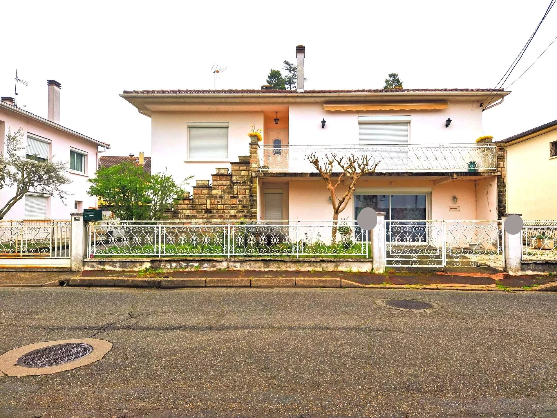 Pleasant town house with business premises, Midi-Pyrénées – France – BVI74733