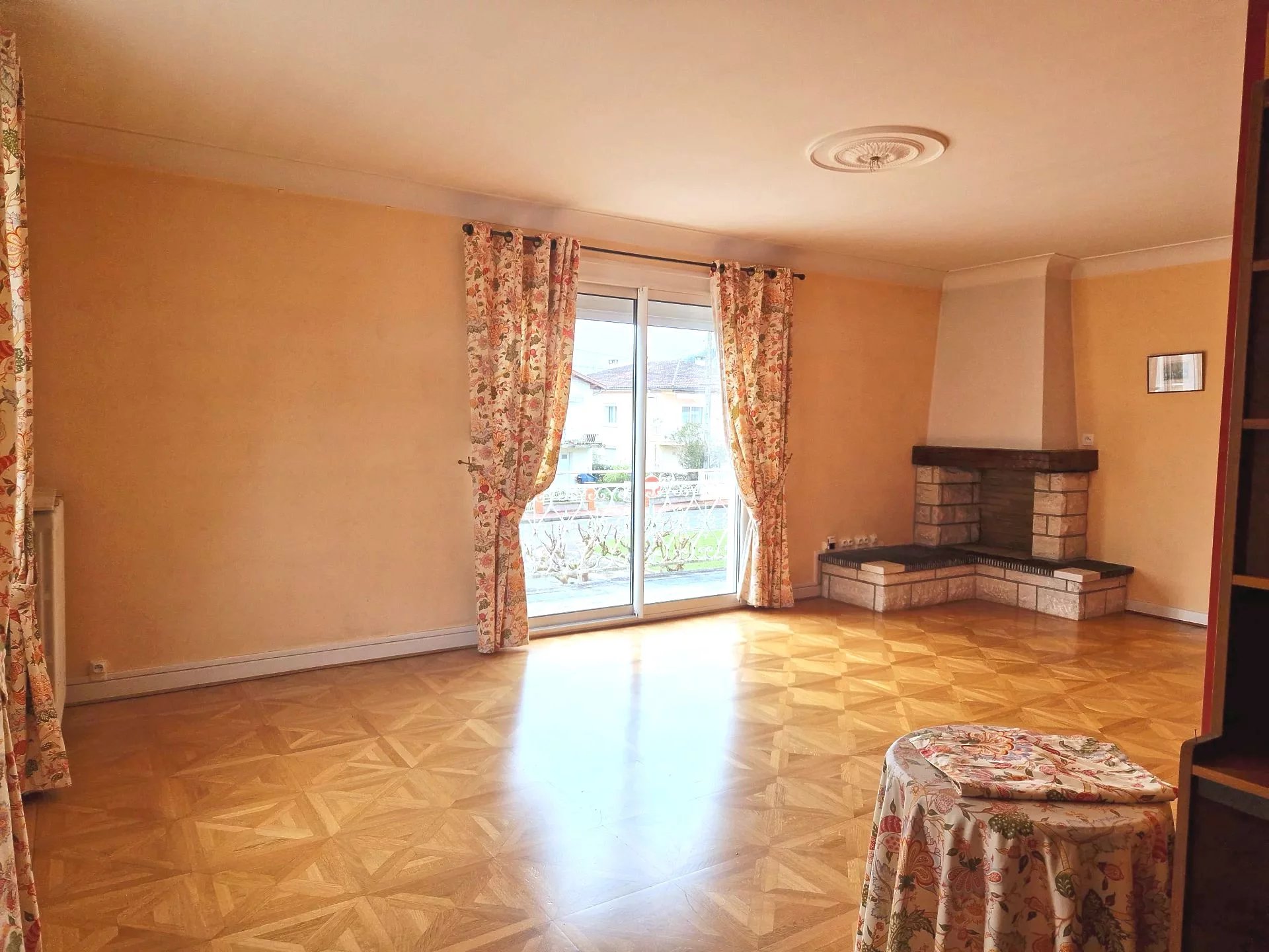 Pleasant town house with business premises, Midi-Pyrénées – France – BVI74733