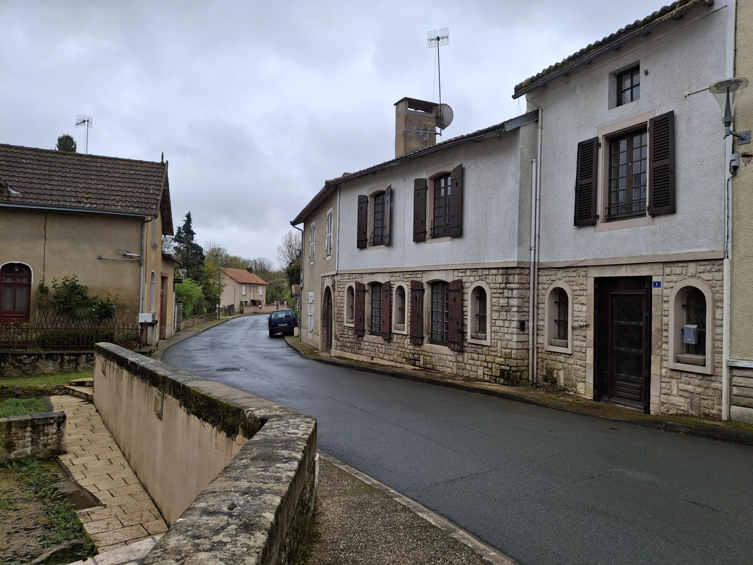 A tale of two halves – Substantial property with potential for multi-generational living, Poitou-Charentes – France – BVI84886