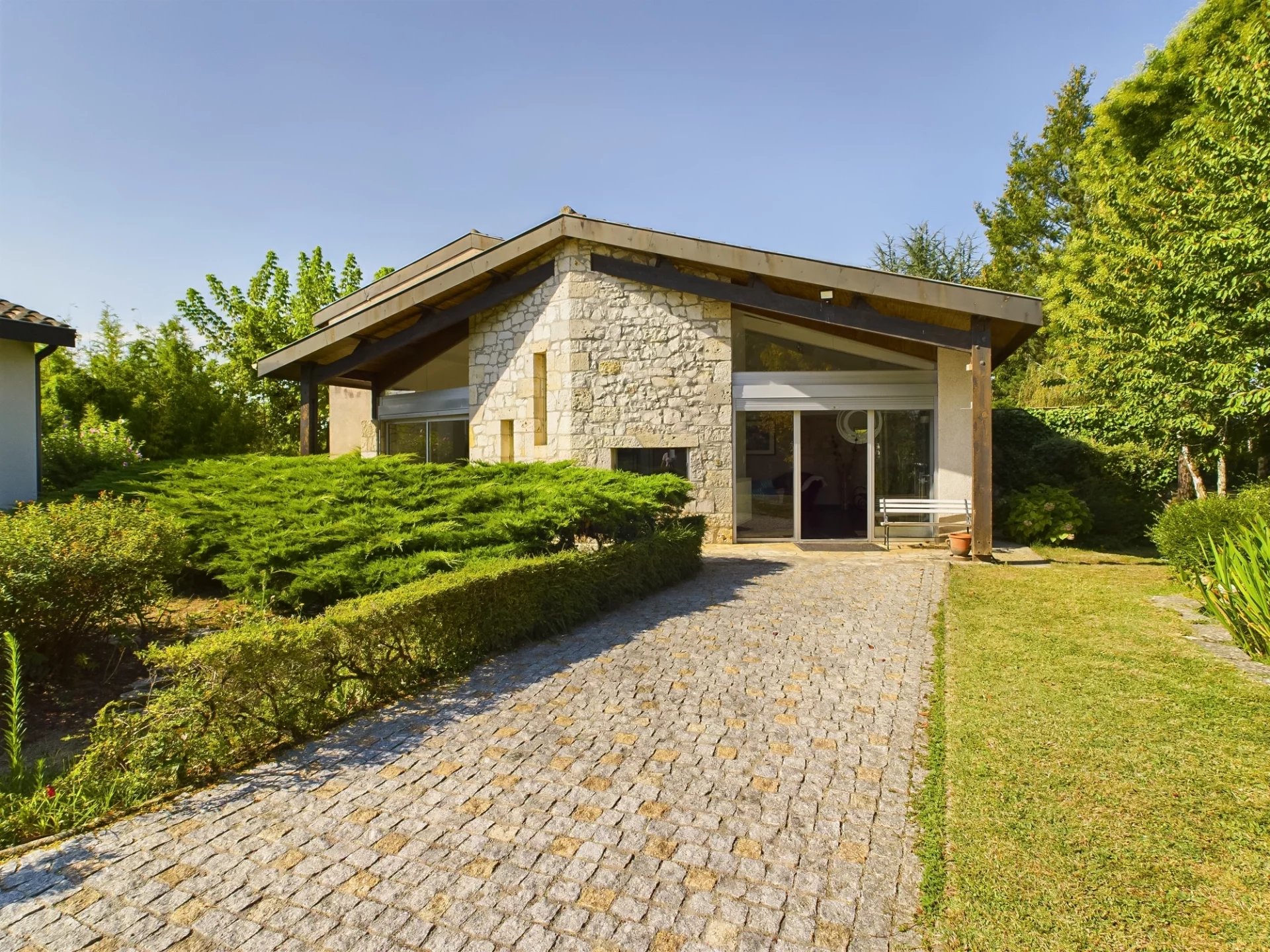 Splendid architect-designed house with a retro/chic feel, Aquitaine – France – BVI69981